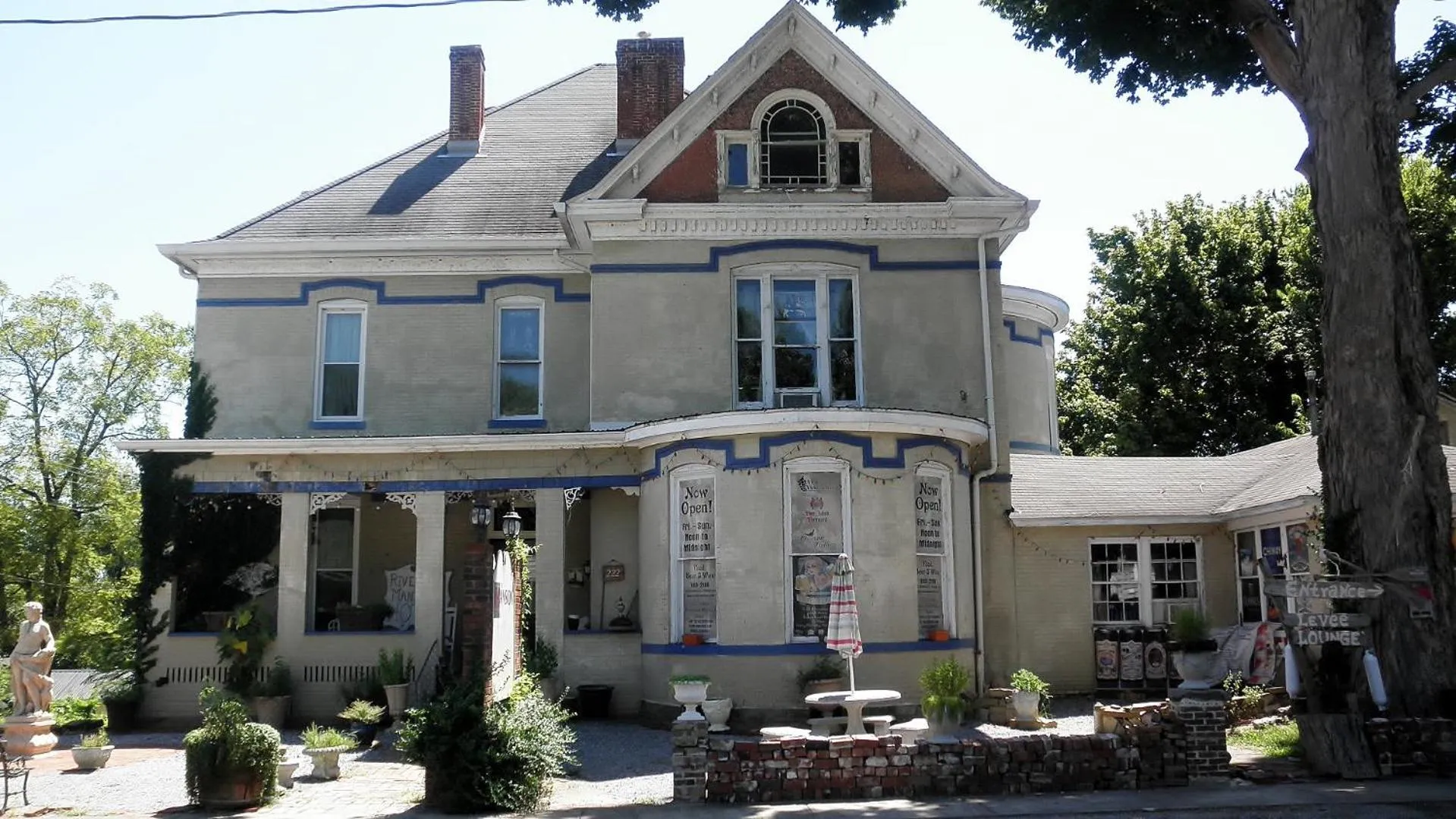 Property building in Riverview Mansion Hotel