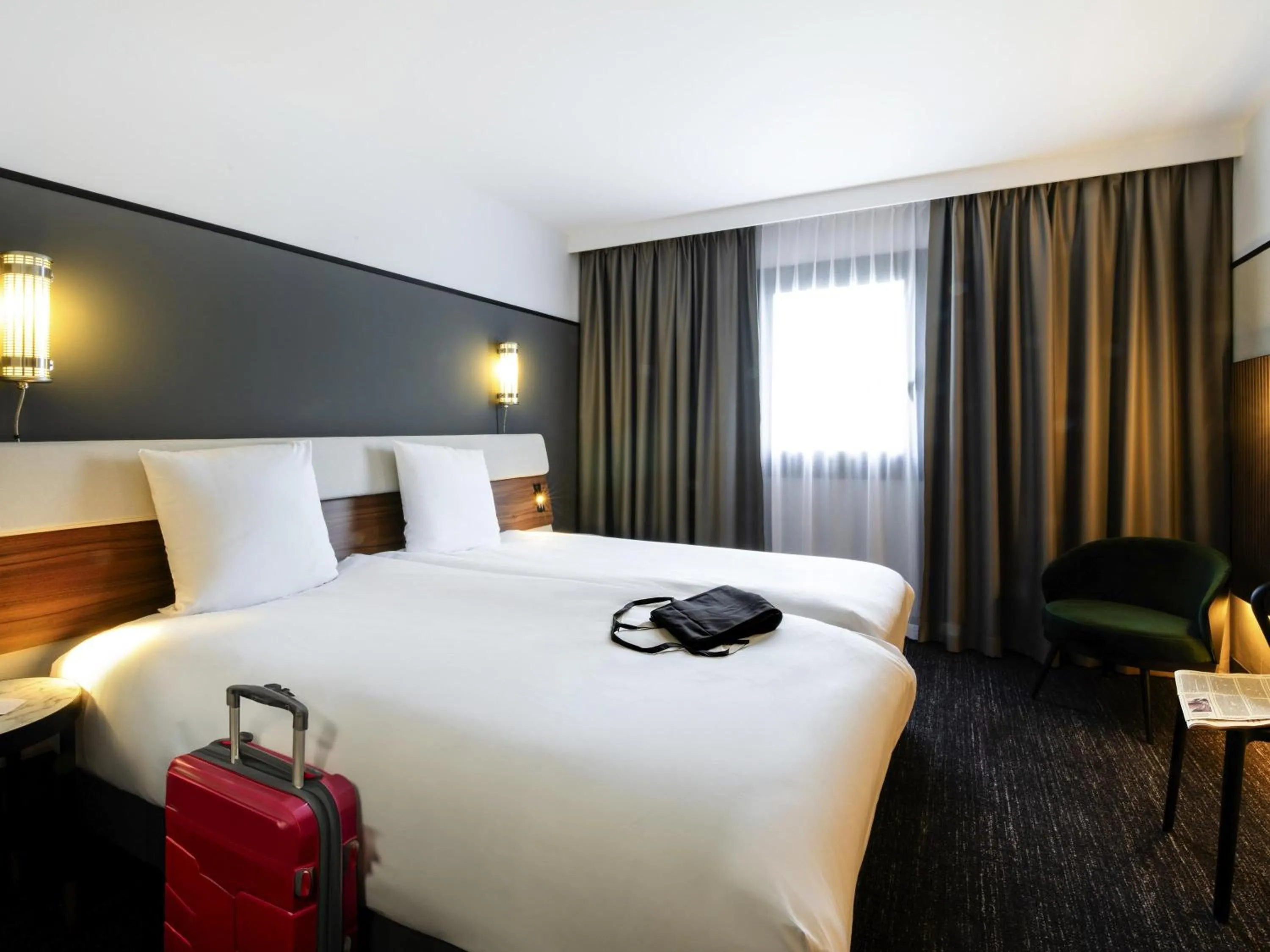 Bedroom, Bed in Mercure Caen Centre Port De Plaisance