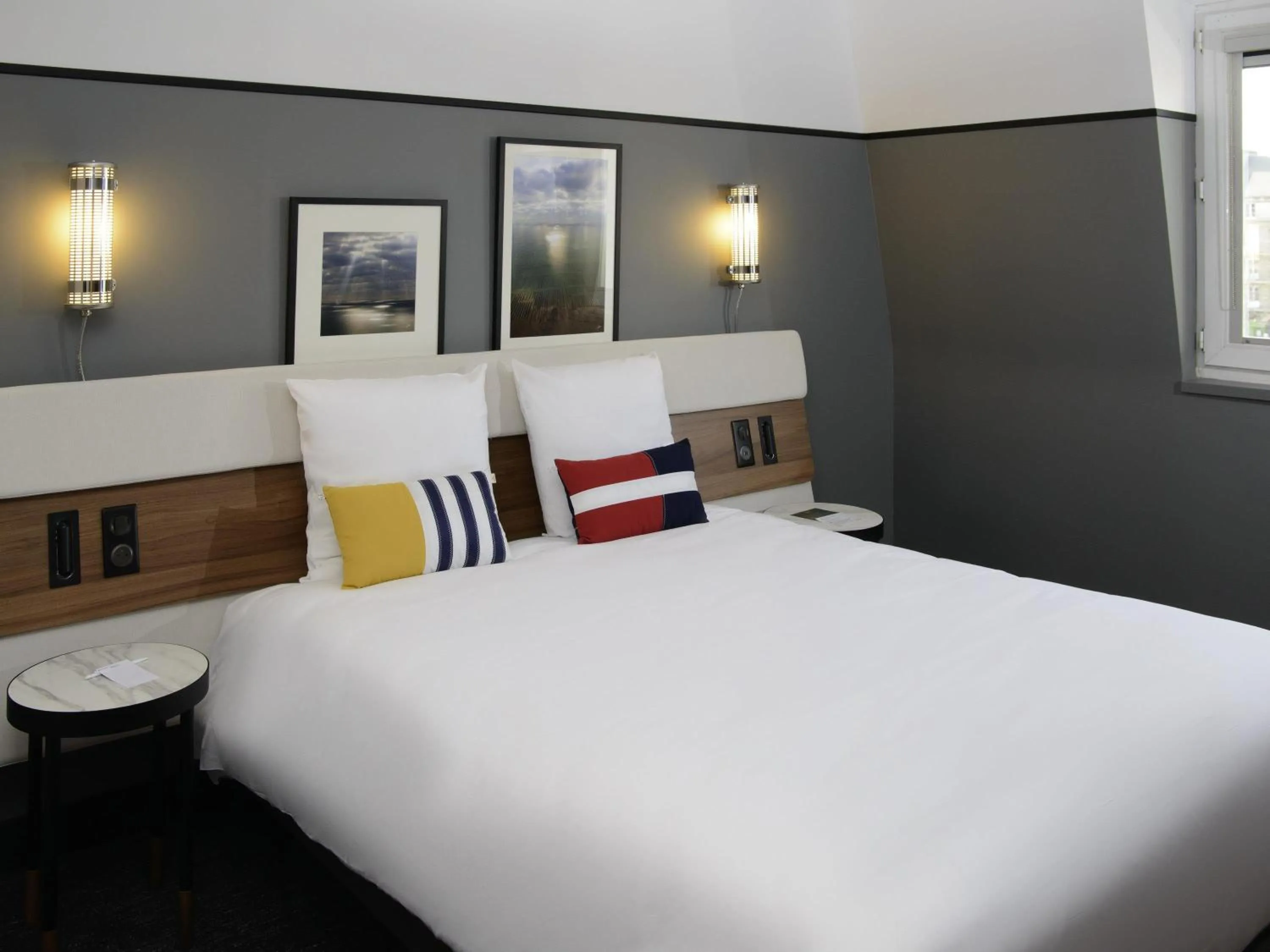 Bedroom, Bed in Mercure Caen Centre Port De Plaisance