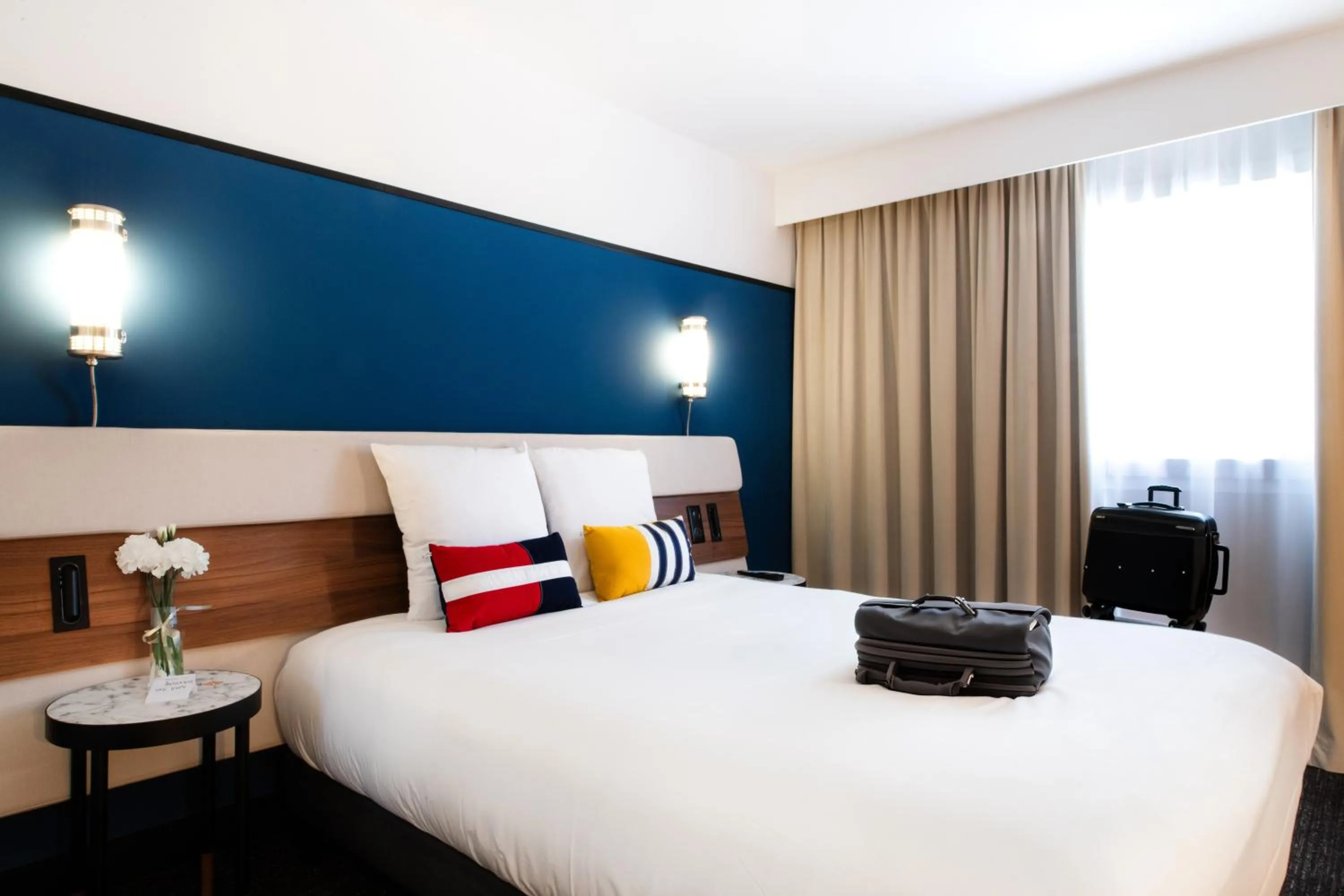 Bed in Mercure Caen Centre Port De Plaisance