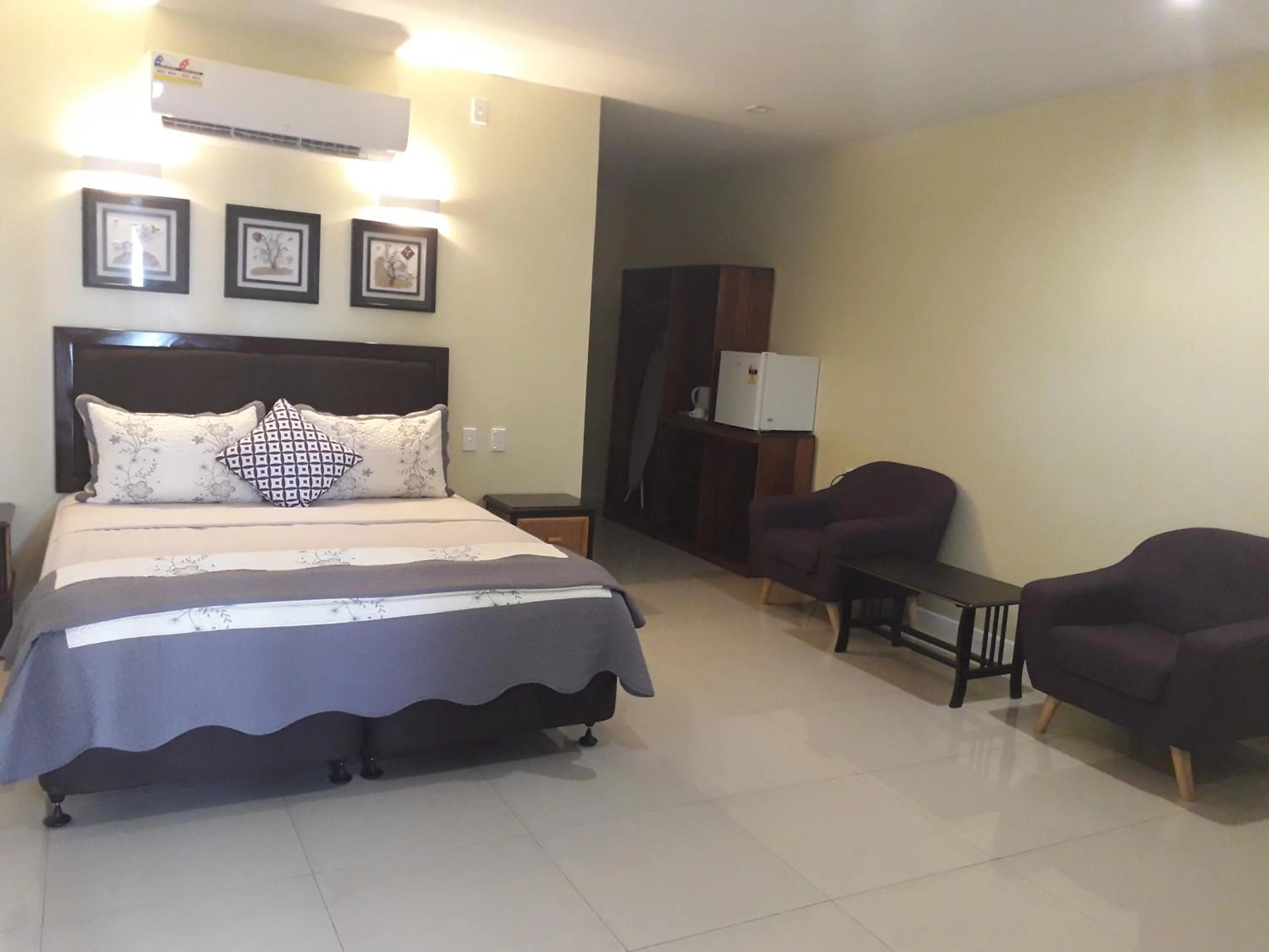 Photo of the whole room in Le Uaina Beach Resort