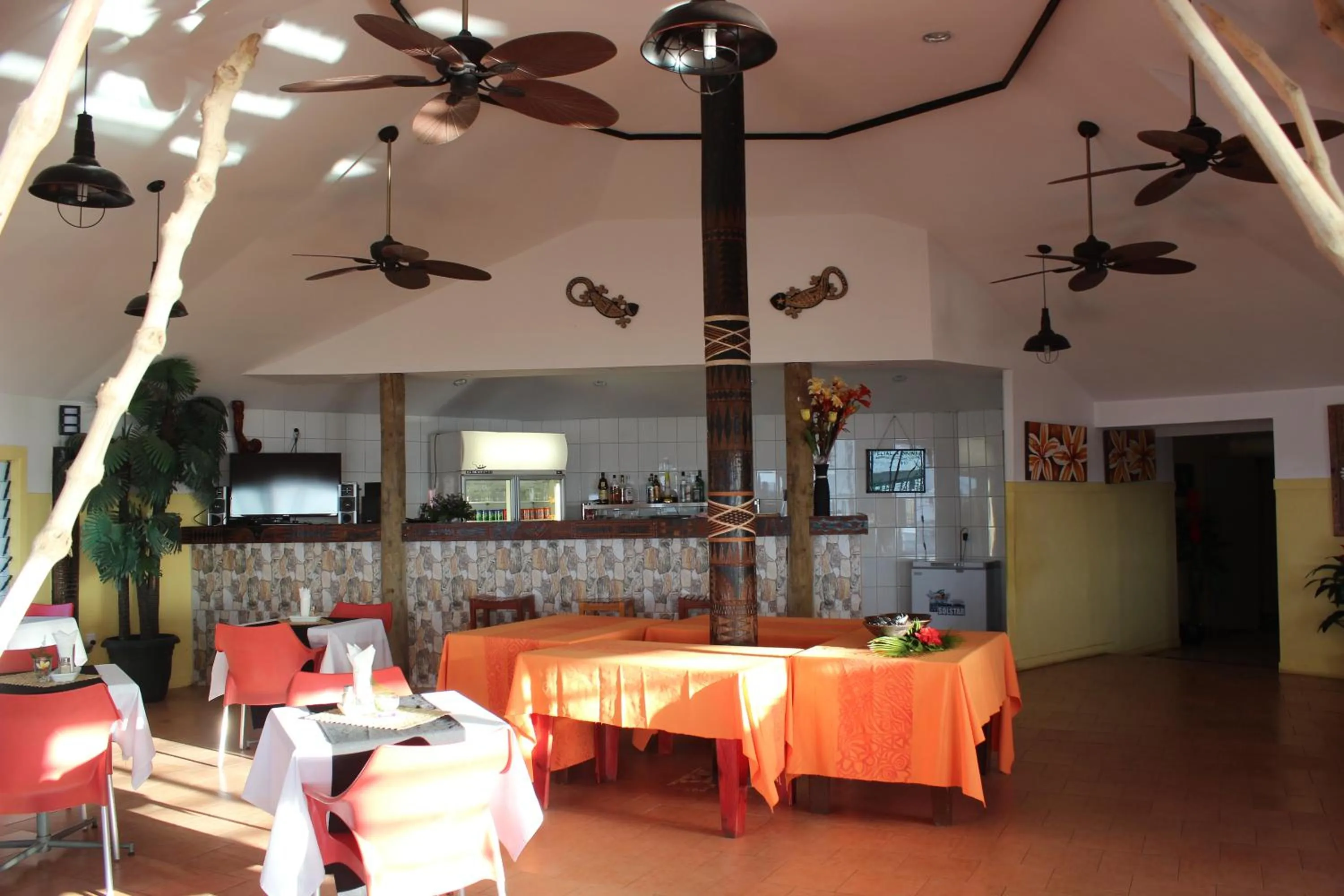 Lounge or bar in Le Uaina Beach Resort