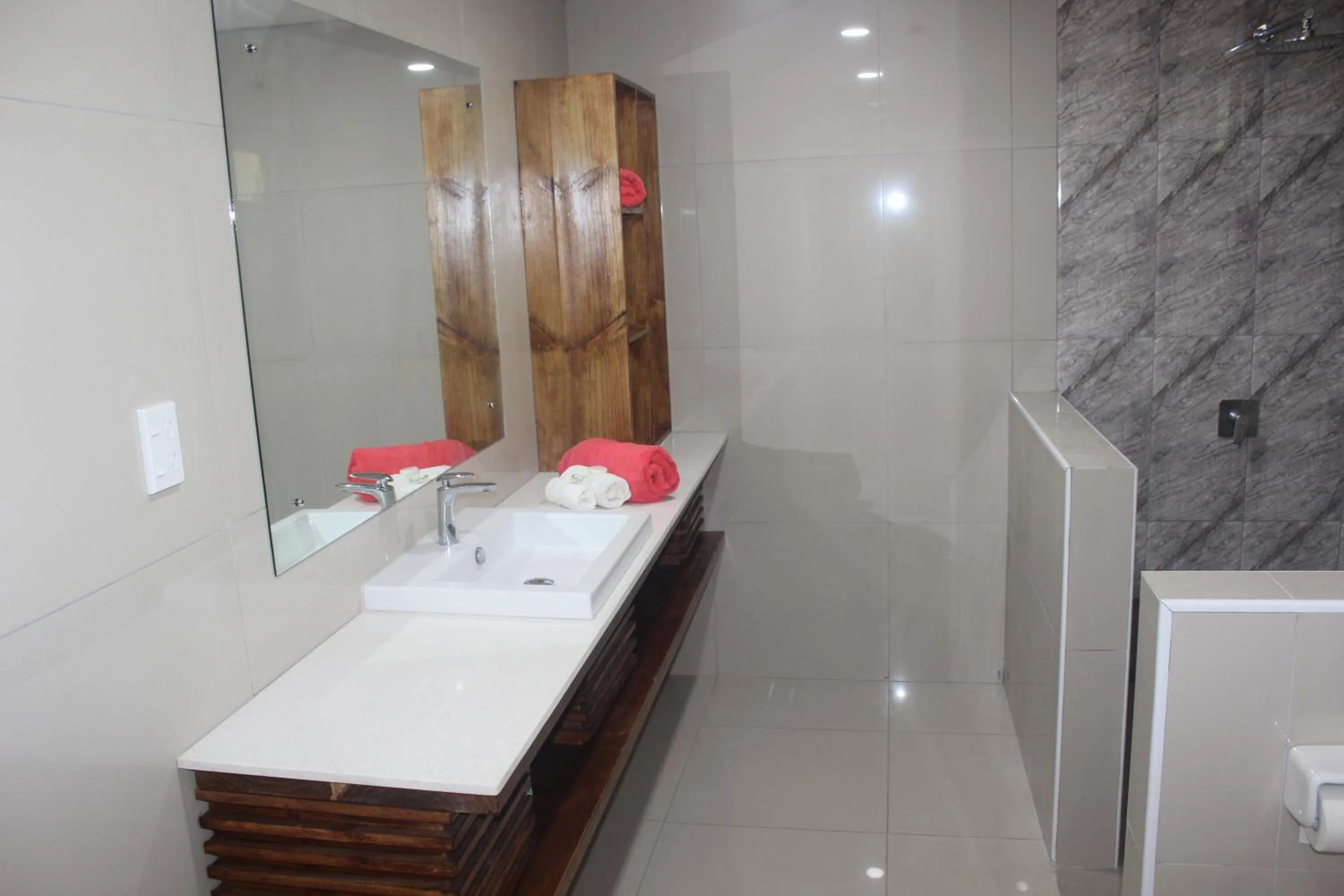 Shower in Le Uaina Beach Resort