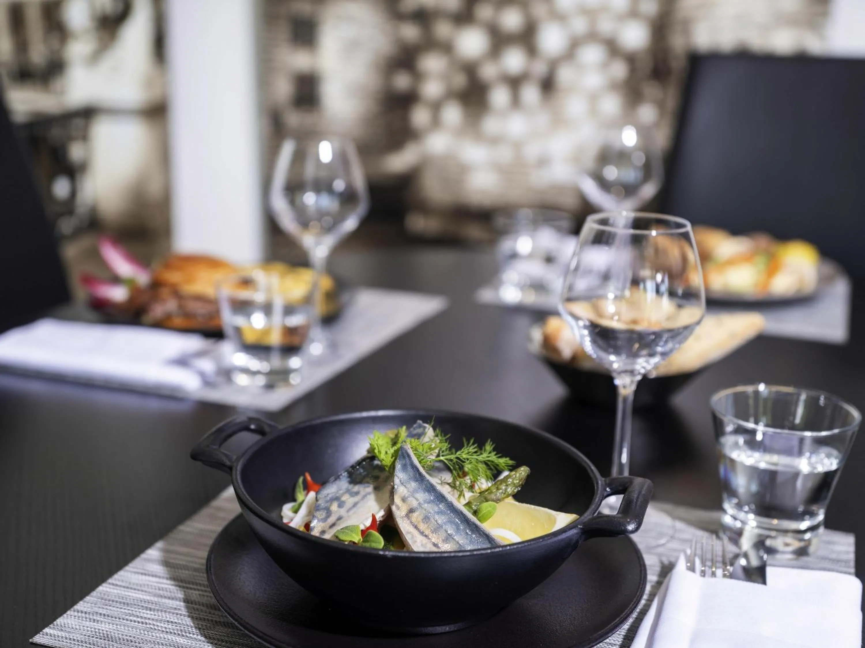 Restaurant/places to eat in Novotel Nantes Centre Gare