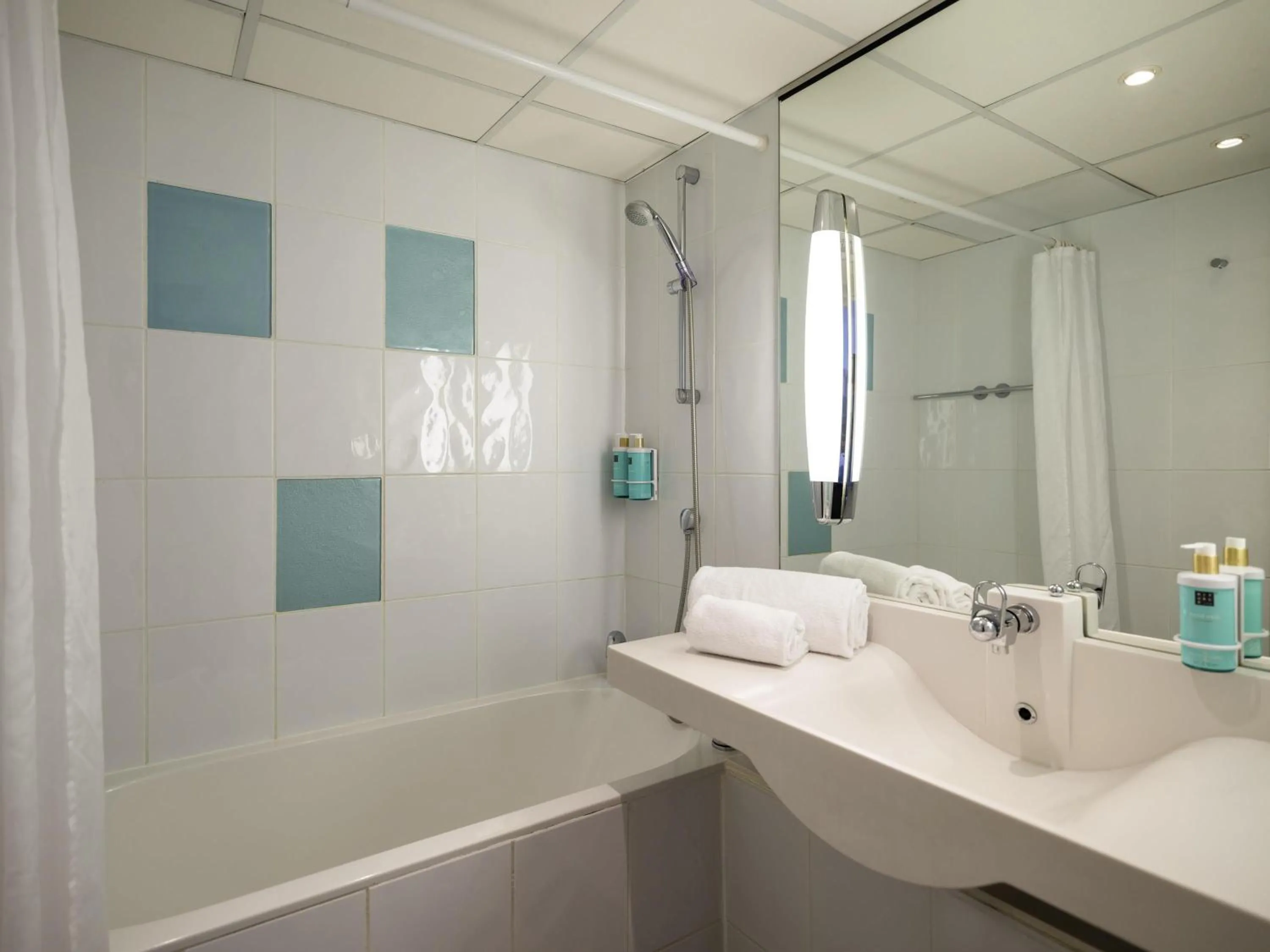 Bedroom in Novotel Nantes Centre Gare