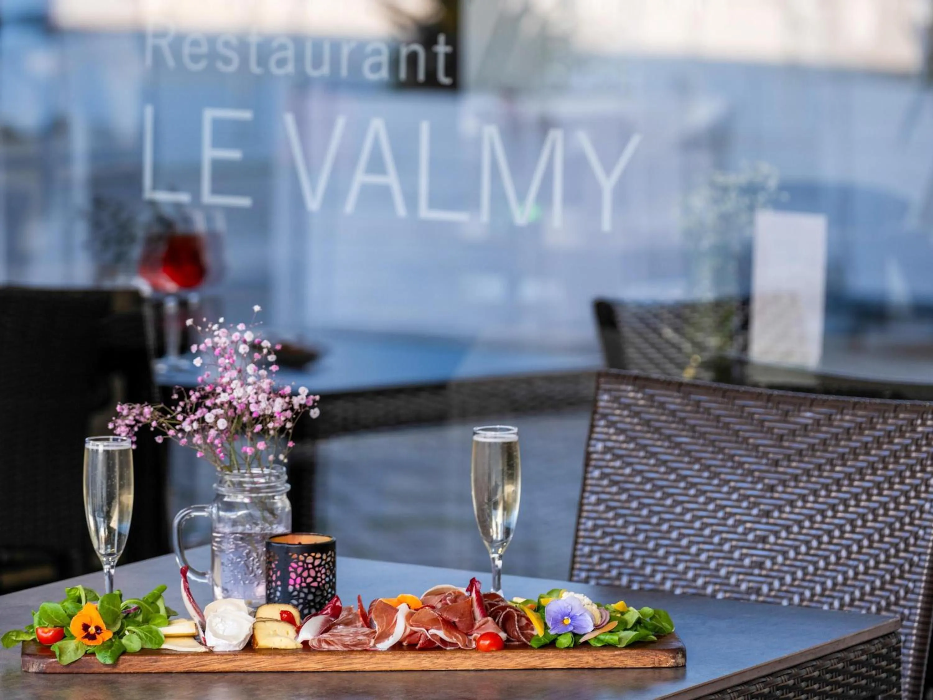 Lounge or bar in Novotel Nantes Centre Gare