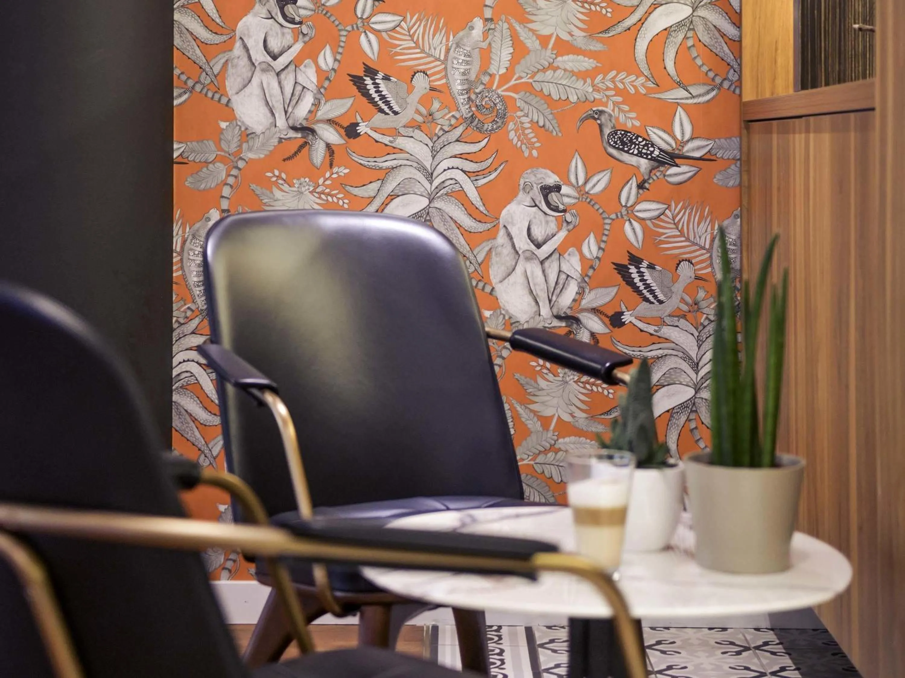 Lounge or bar in Mercure Bordeaux Chateau Chartrons