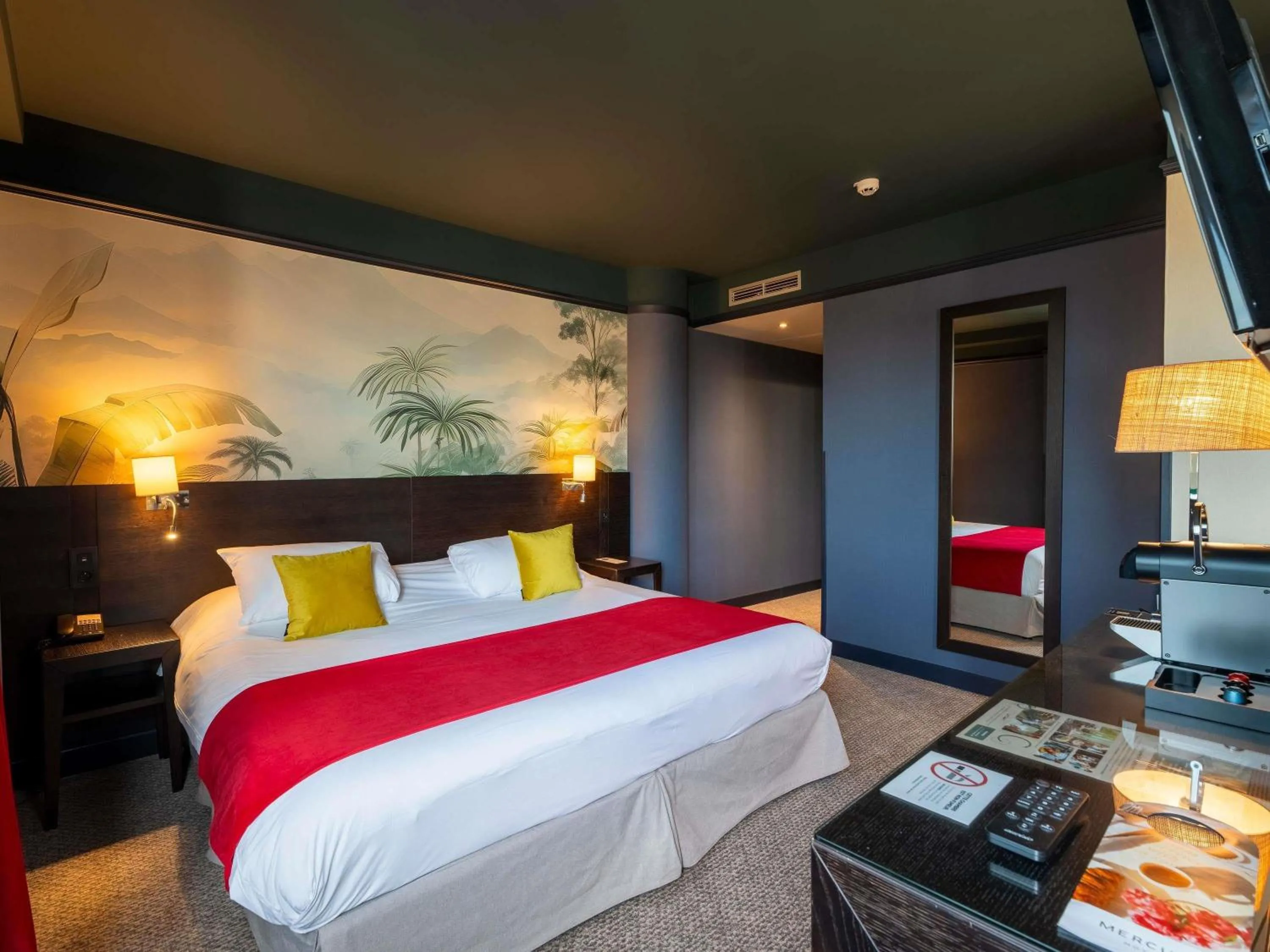 Bedroom, Bed in Mercure Bordeaux Chateau Chartrons