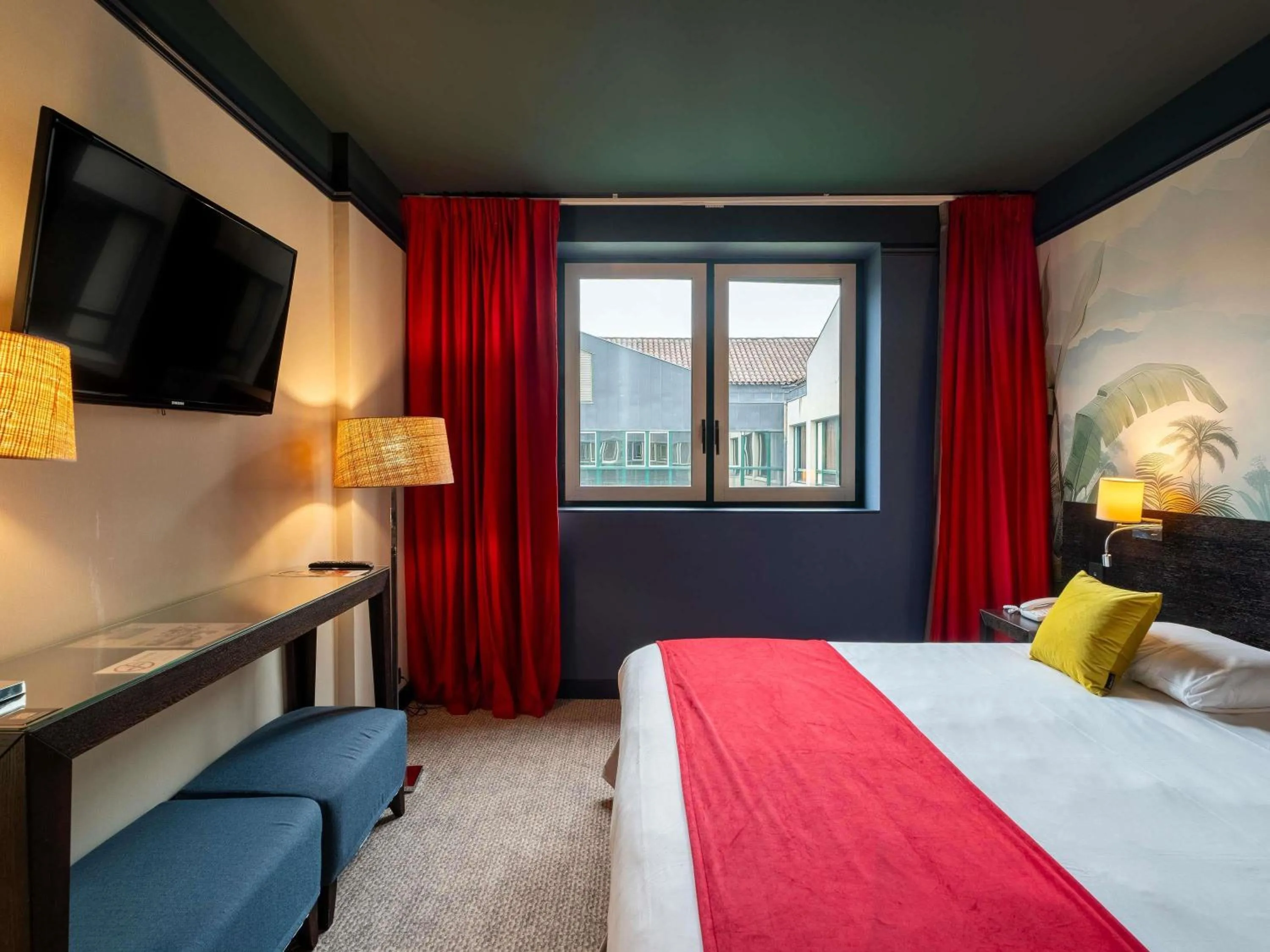 Bedroom, Bed in Mercure Bordeaux Chateau Chartrons