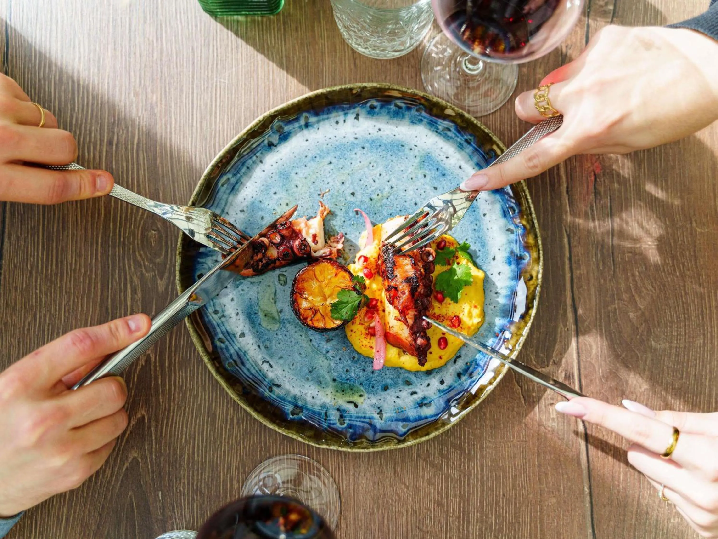 Restaurant/places to eat in Mercure Bordeaux Chateau Chartrons