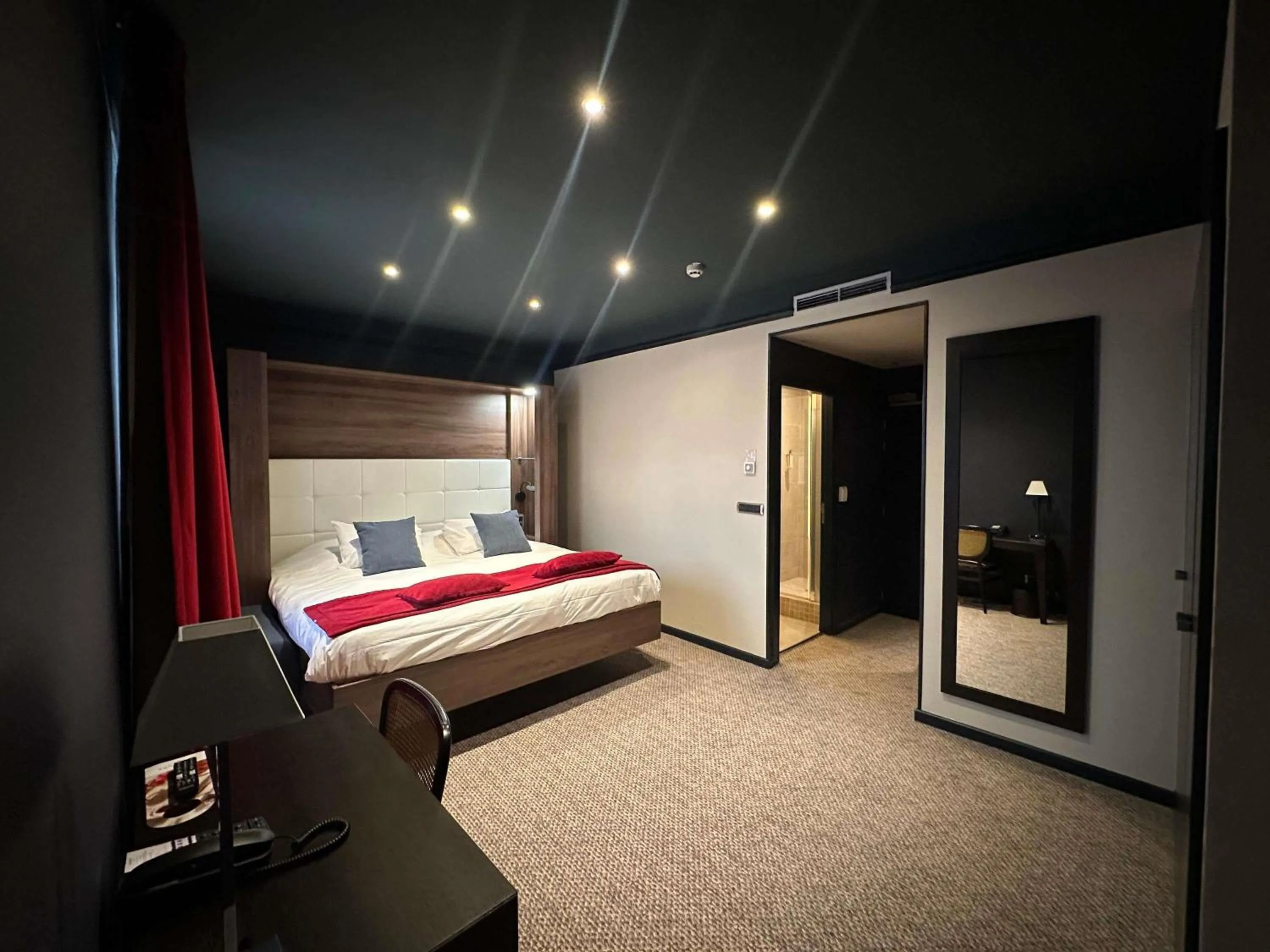 Bedroom, Bed in Mercure Bordeaux Chateau Chartrons