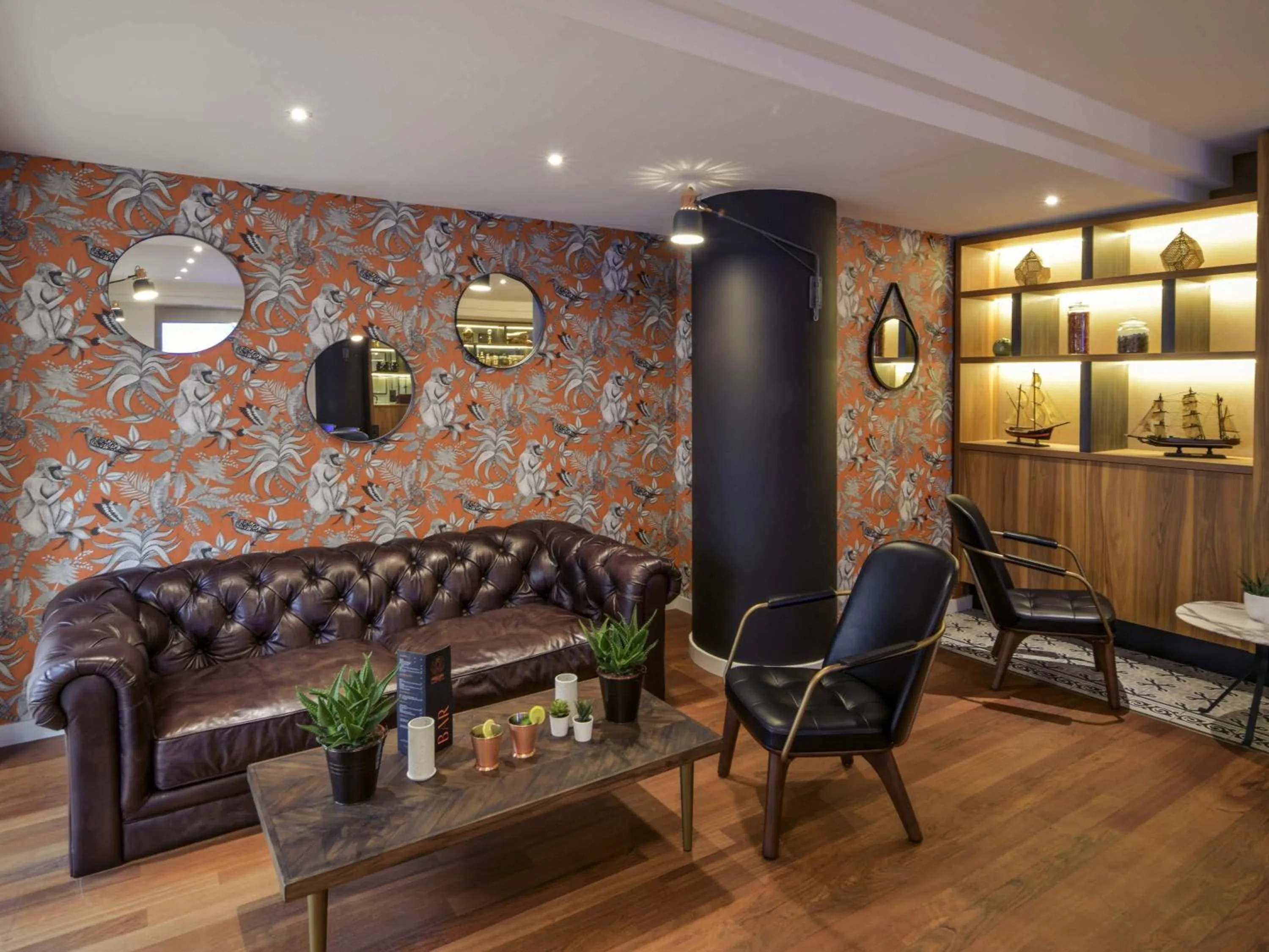 Lounge or bar in Mercure Bordeaux Chateau Chartrons