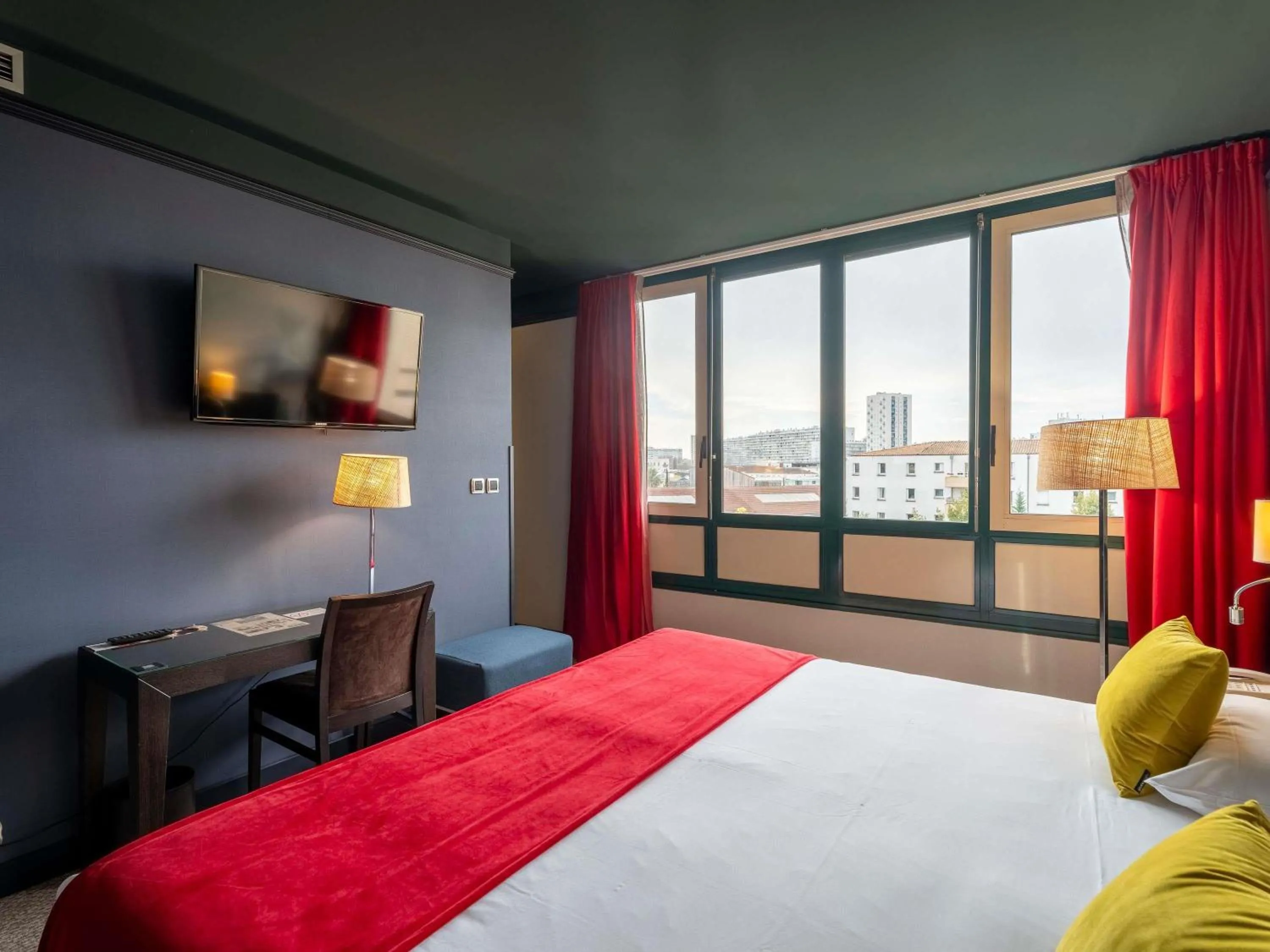 Bedroom, Bed in Mercure Bordeaux Chateau Chartrons