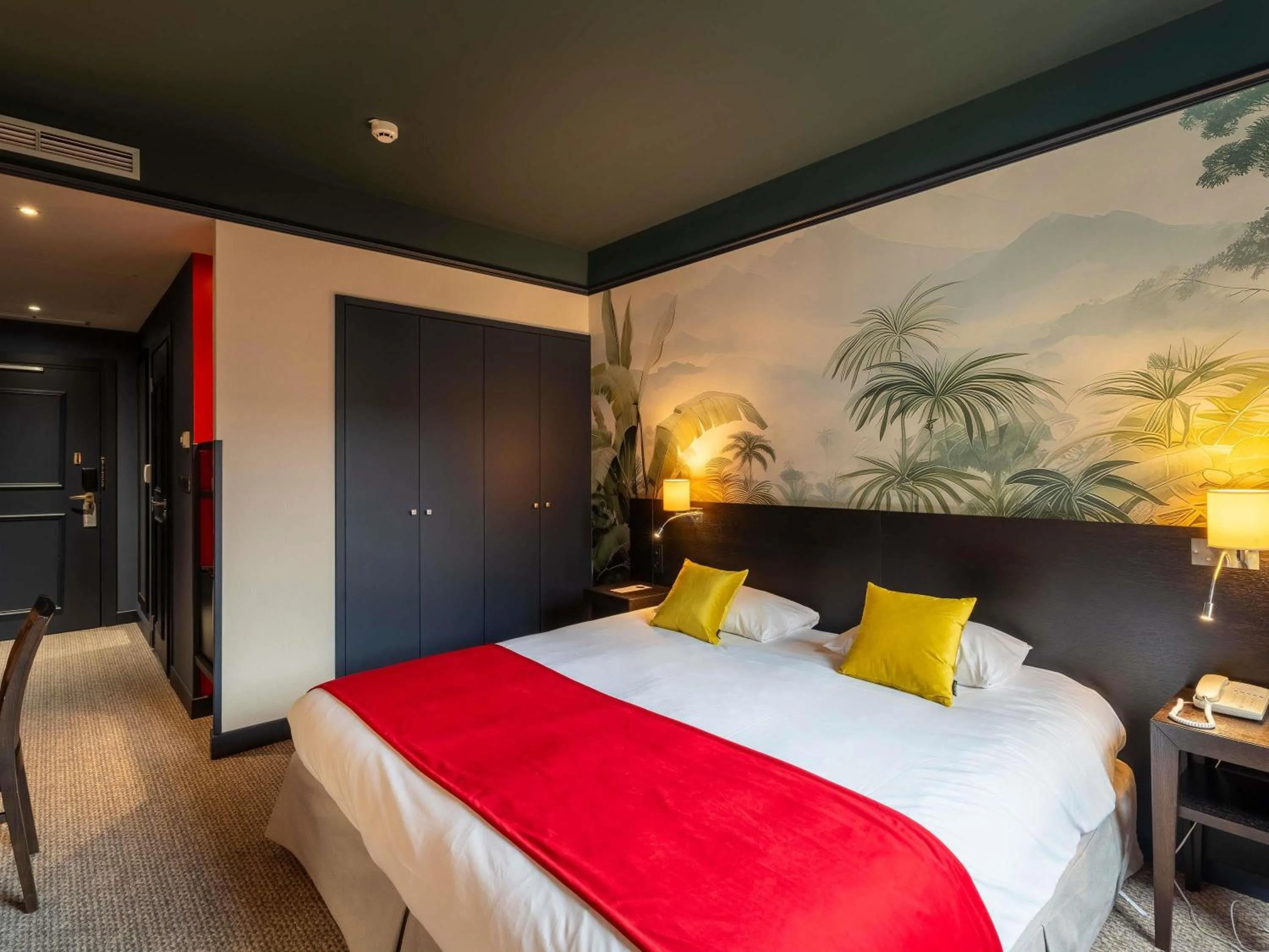 Bedroom, Bed in Mercure Bordeaux Chateau Chartrons