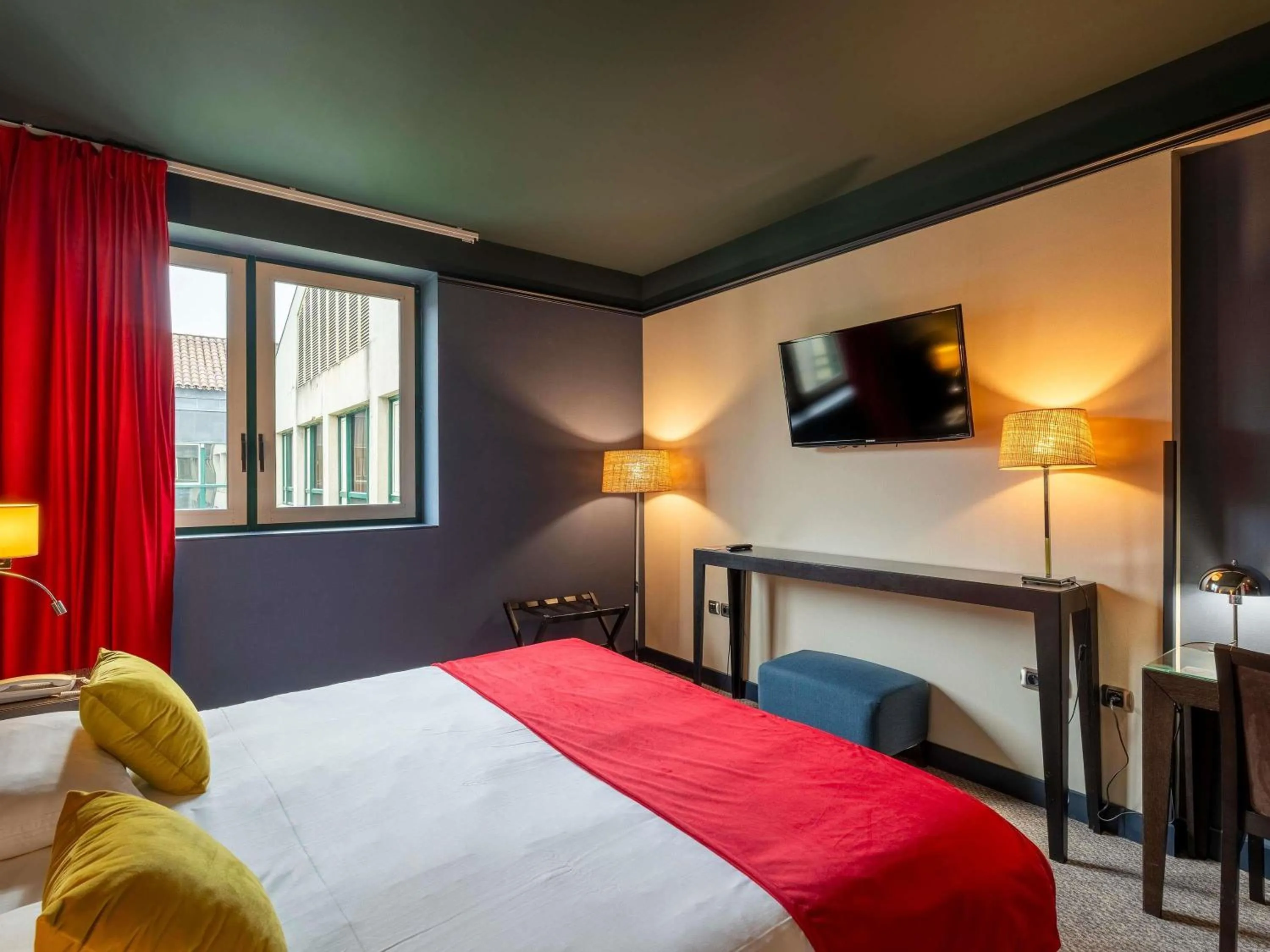 Bedroom, Bed in Mercure Bordeaux Chateau Chartrons