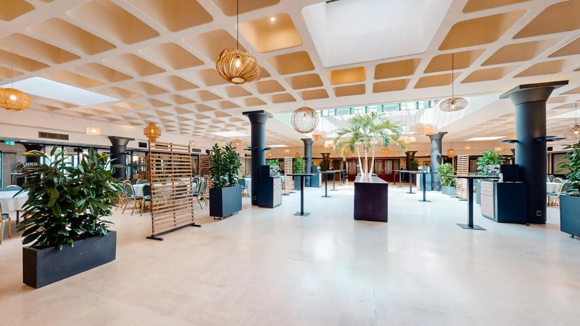 Restaurant/places to eat in Mercure Bordeaux Chateau Chartrons