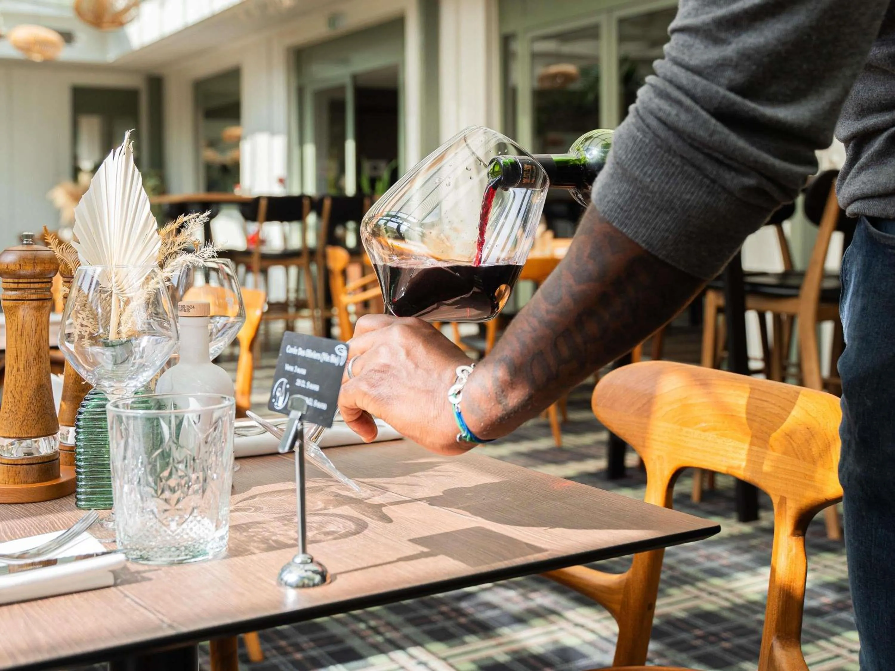 Restaurant/places to eat in Mercure Bordeaux Chateau Chartrons