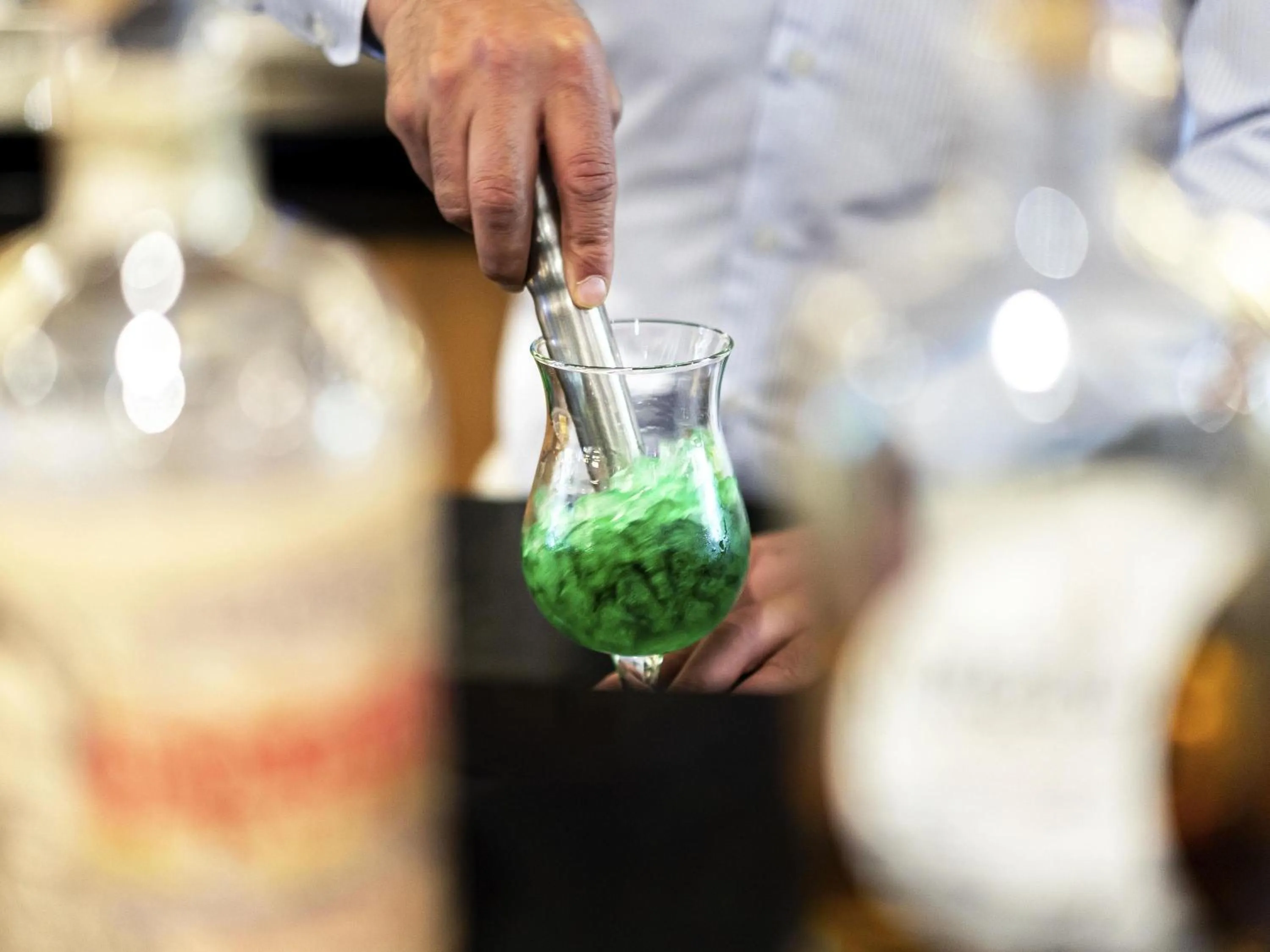 Lounge or bar in Mercure Bordeaux Chateau Chartrons