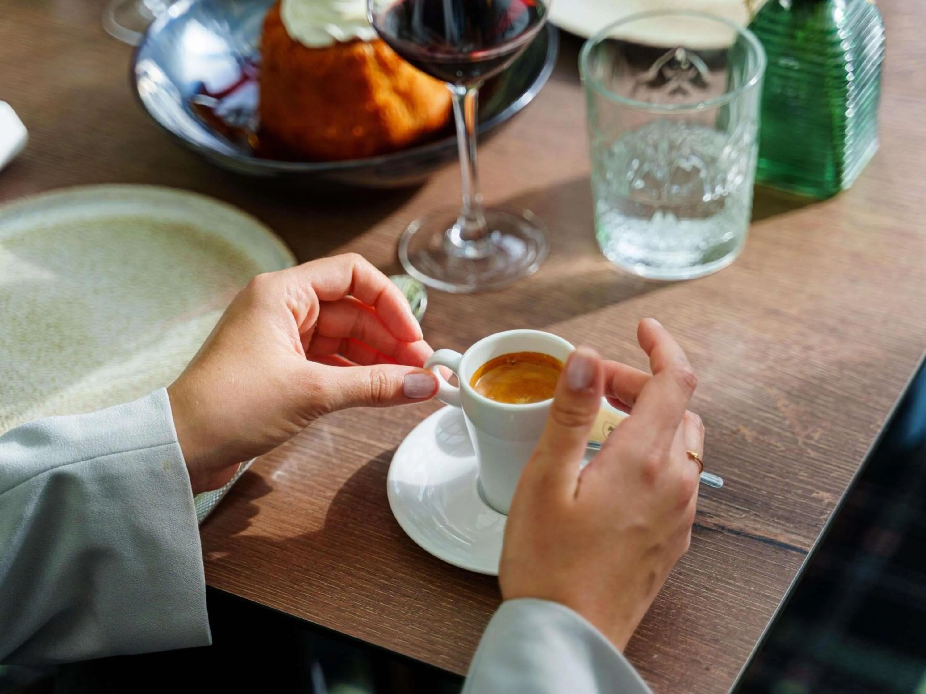 Restaurant/places to eat in Mercure Bordeaux Chateau Chartrons