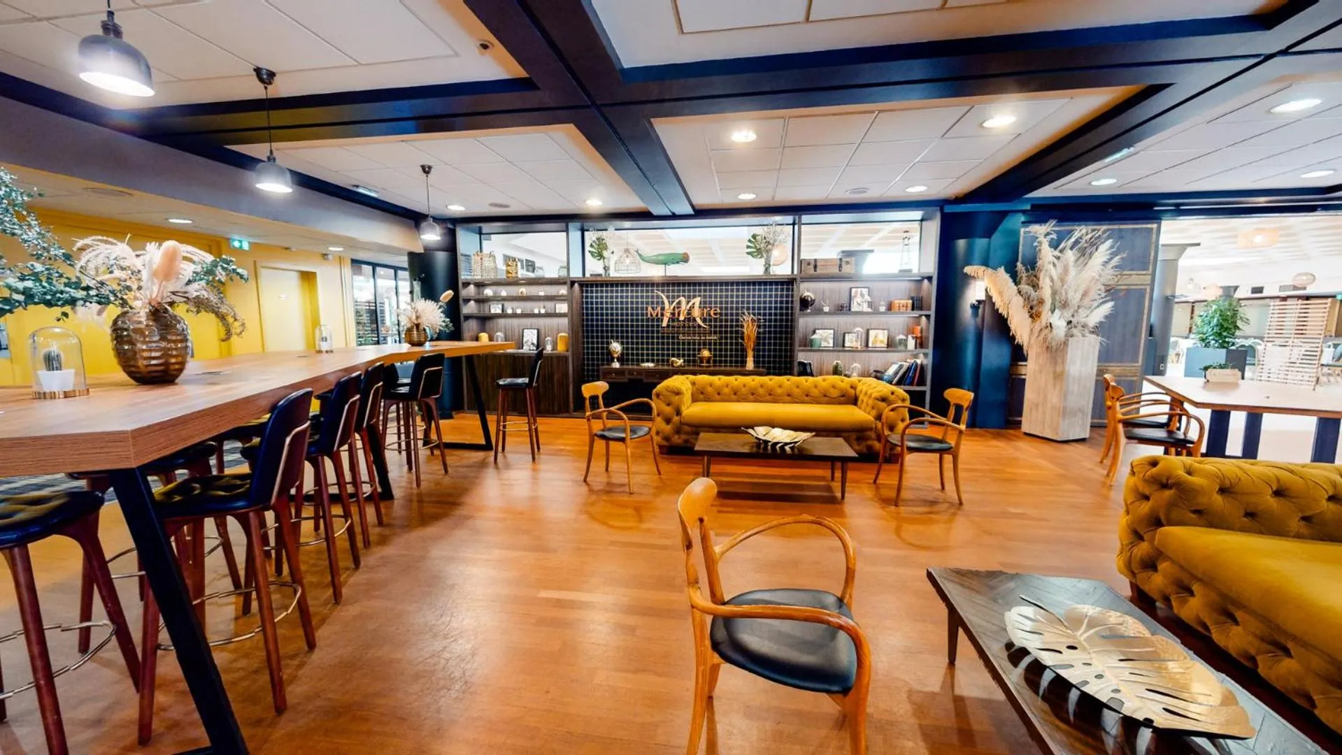 Lobby or reception in Mercure Bordeaux Chateau Chartrons