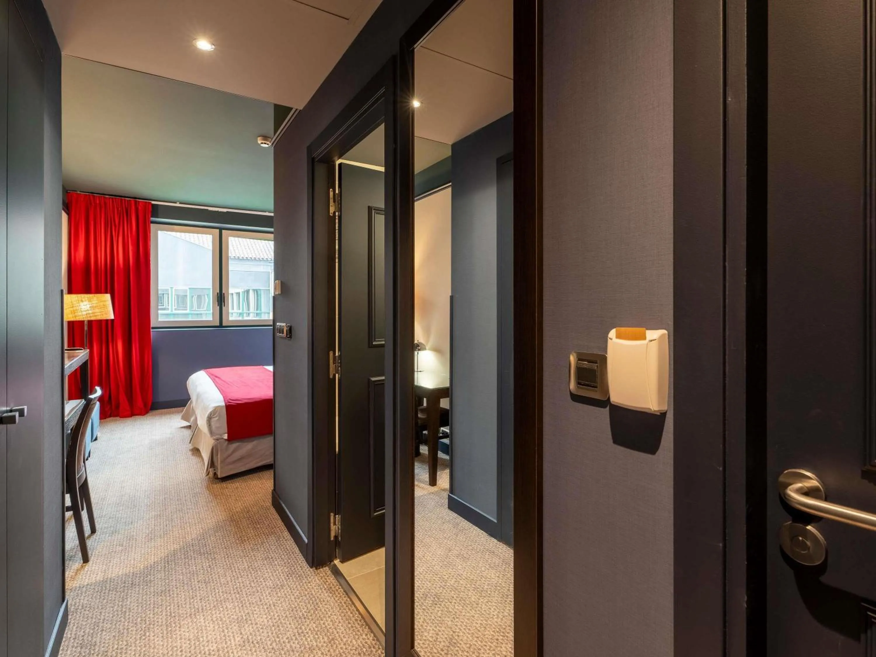 Bedroom, Bed in Mercure Bordeaux Chateau Chartrons