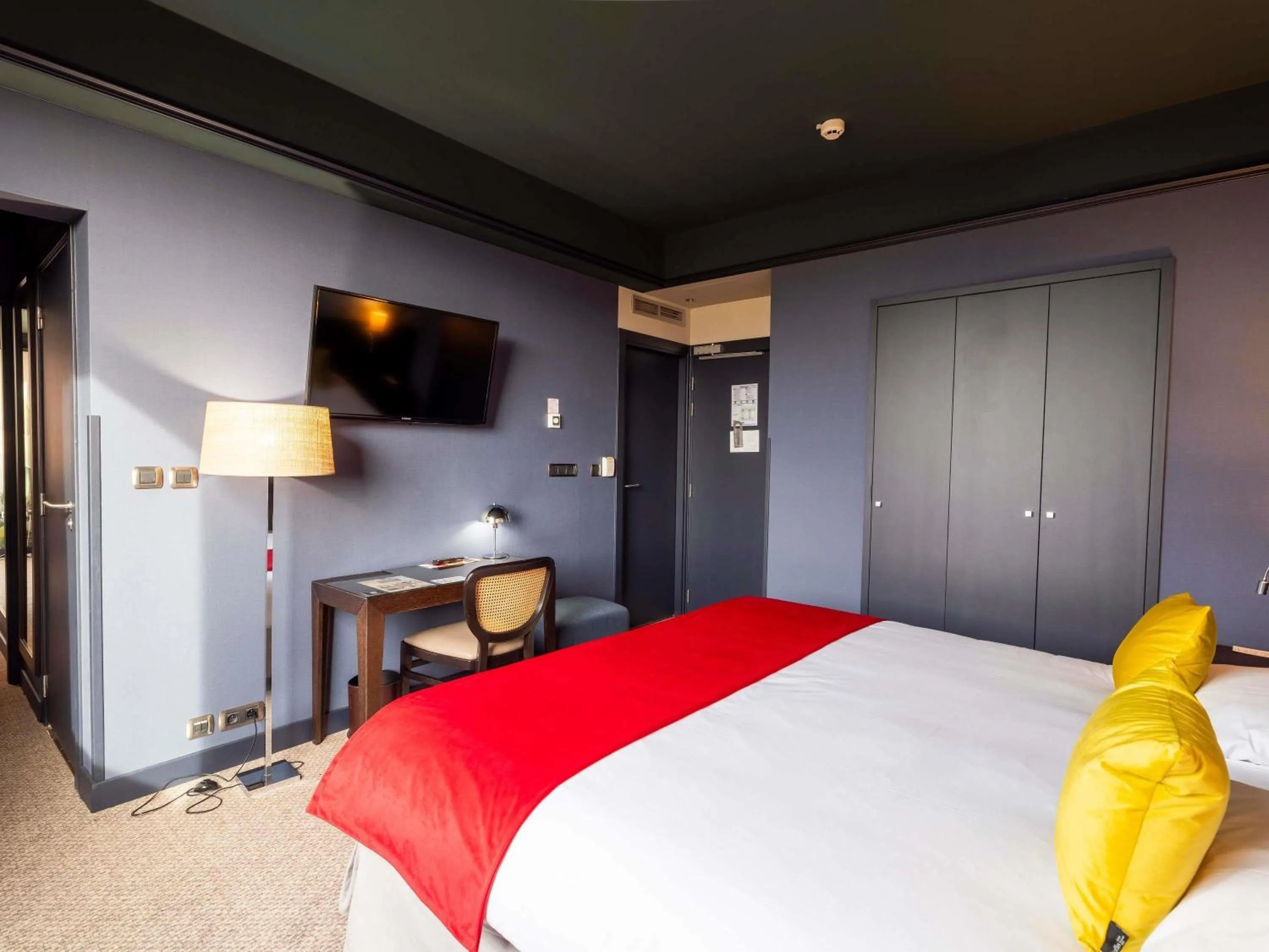 Bedroom, Bed in Mercure Bordeaux Chateau Chartrons