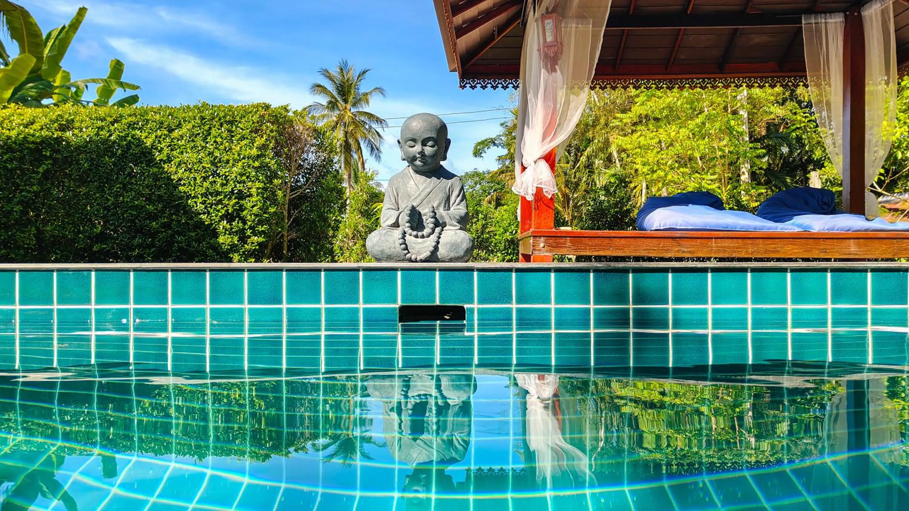 Swimming pool in Leeloo Paradise