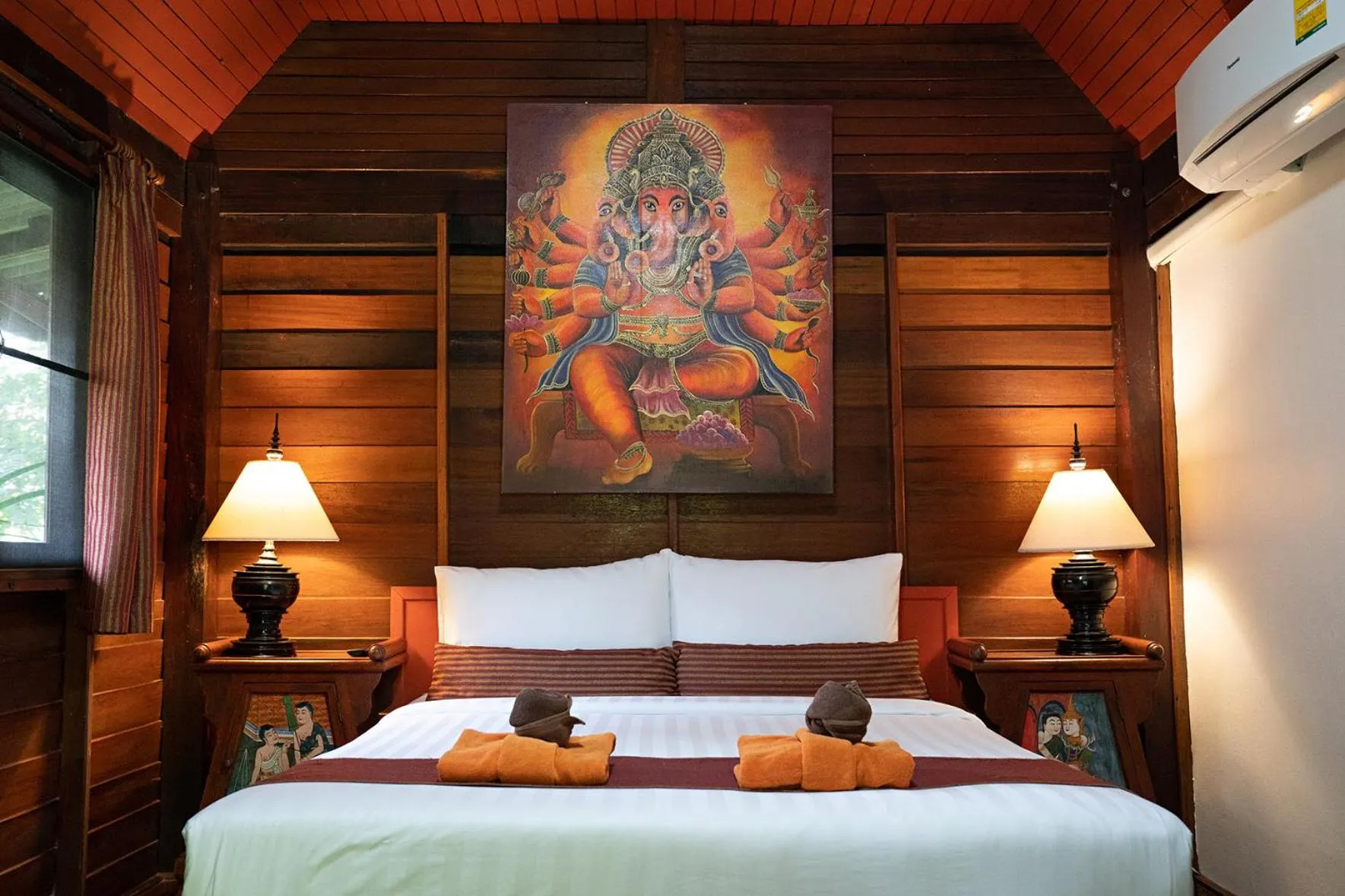 Bedroom, Bed in Leeloo Paradise