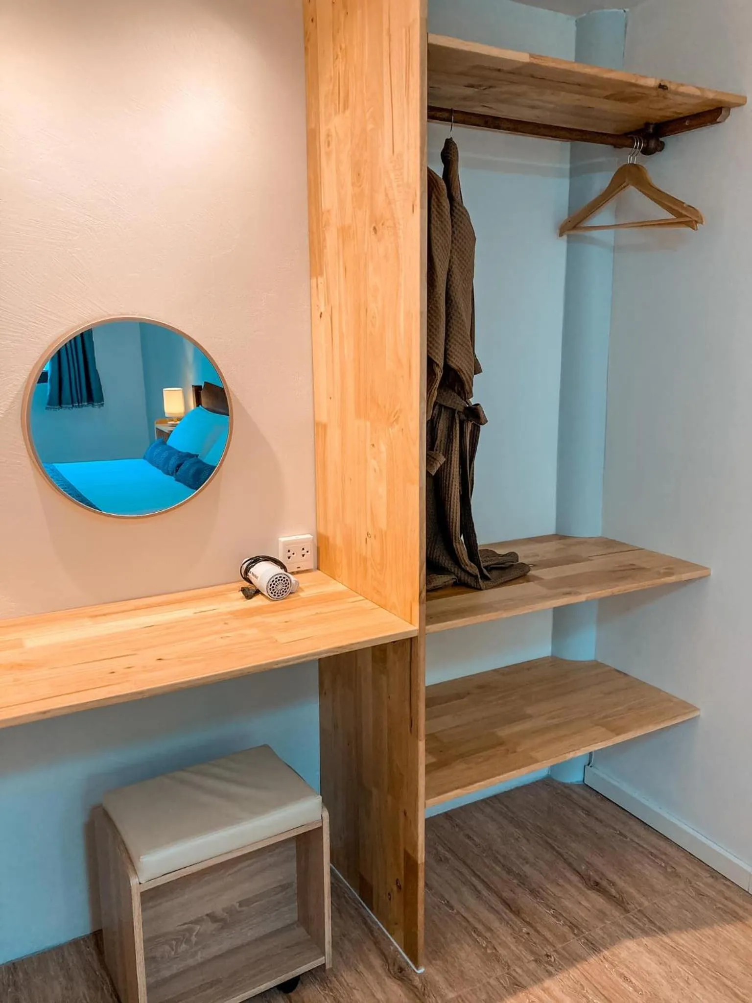 wardrobe in Leeloo Paradise