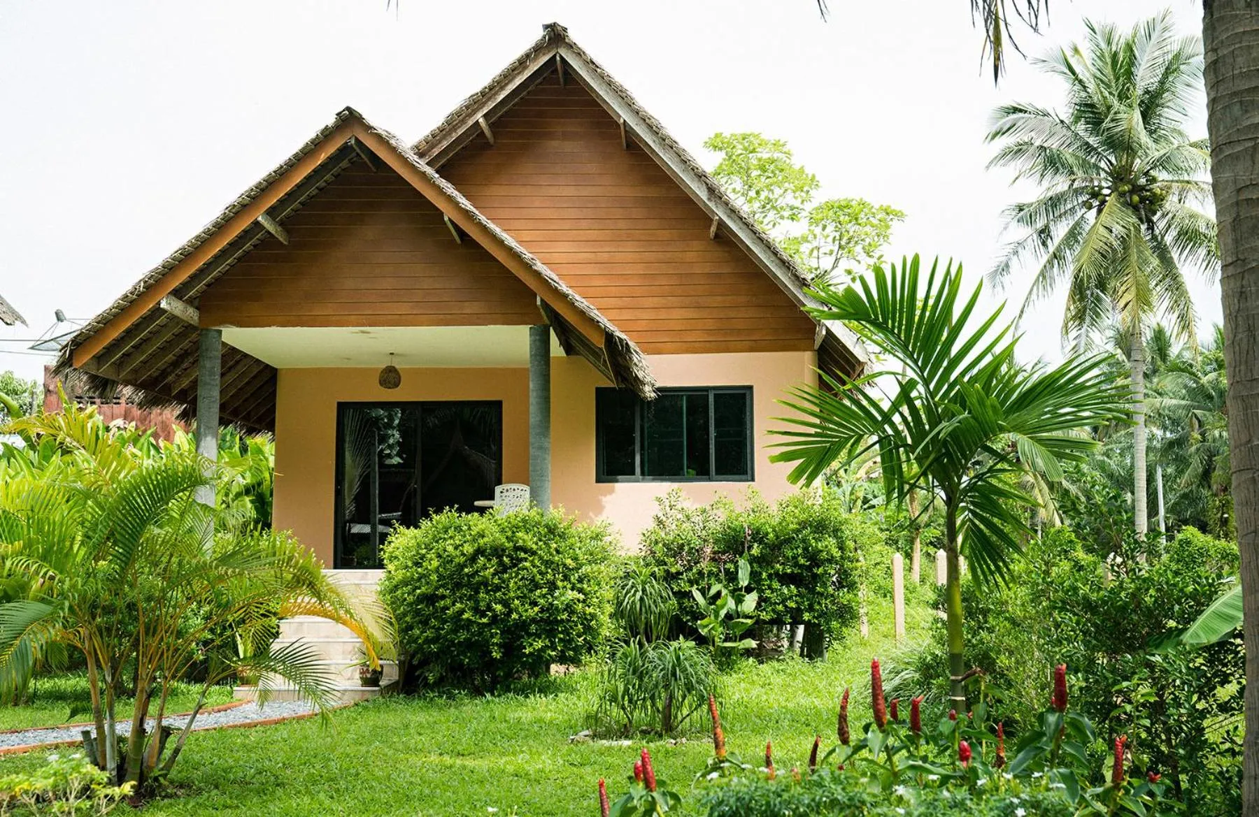 Property building in Leeloo Paradise