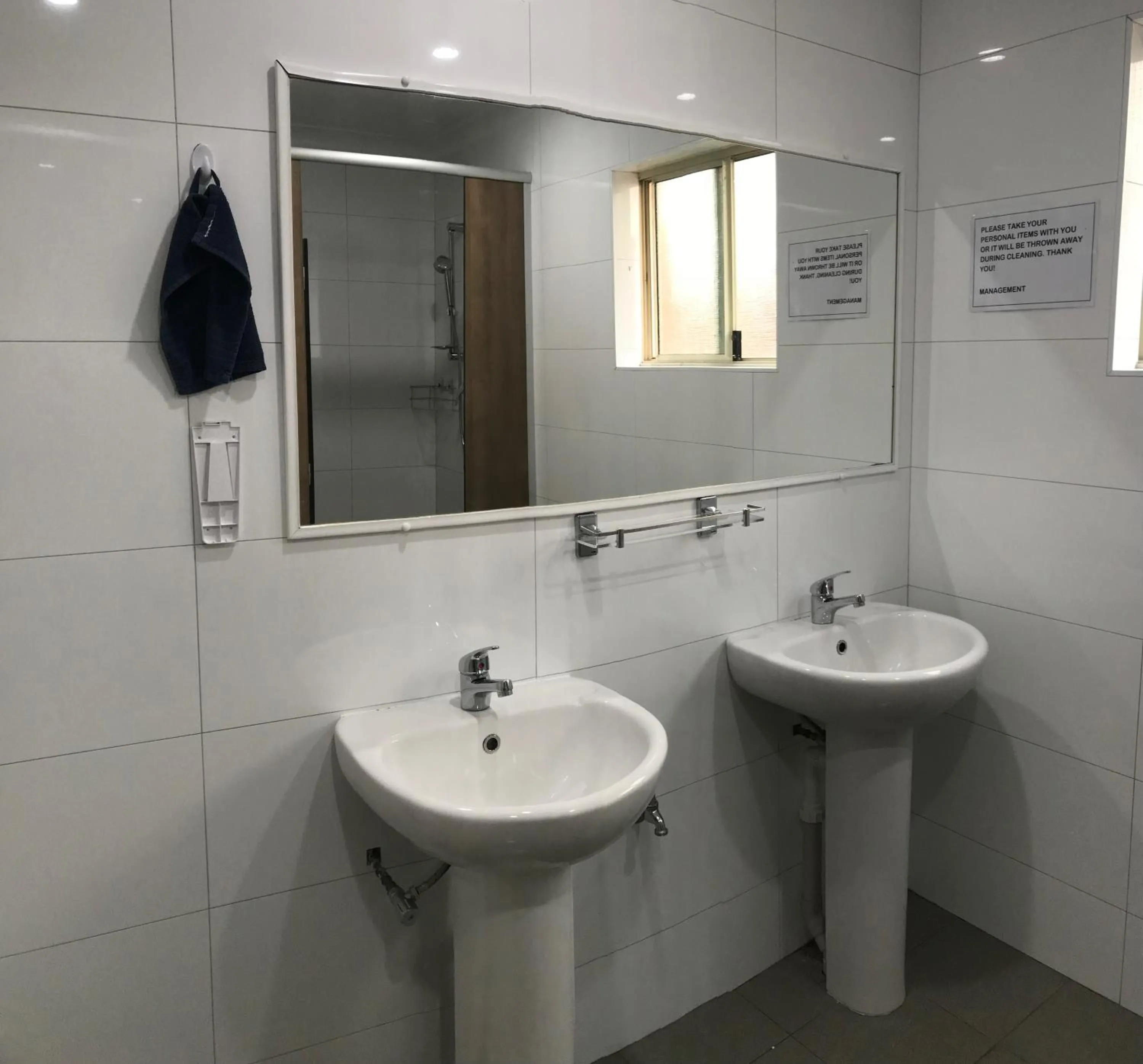 Shower in Hay Street Traveller's Inn