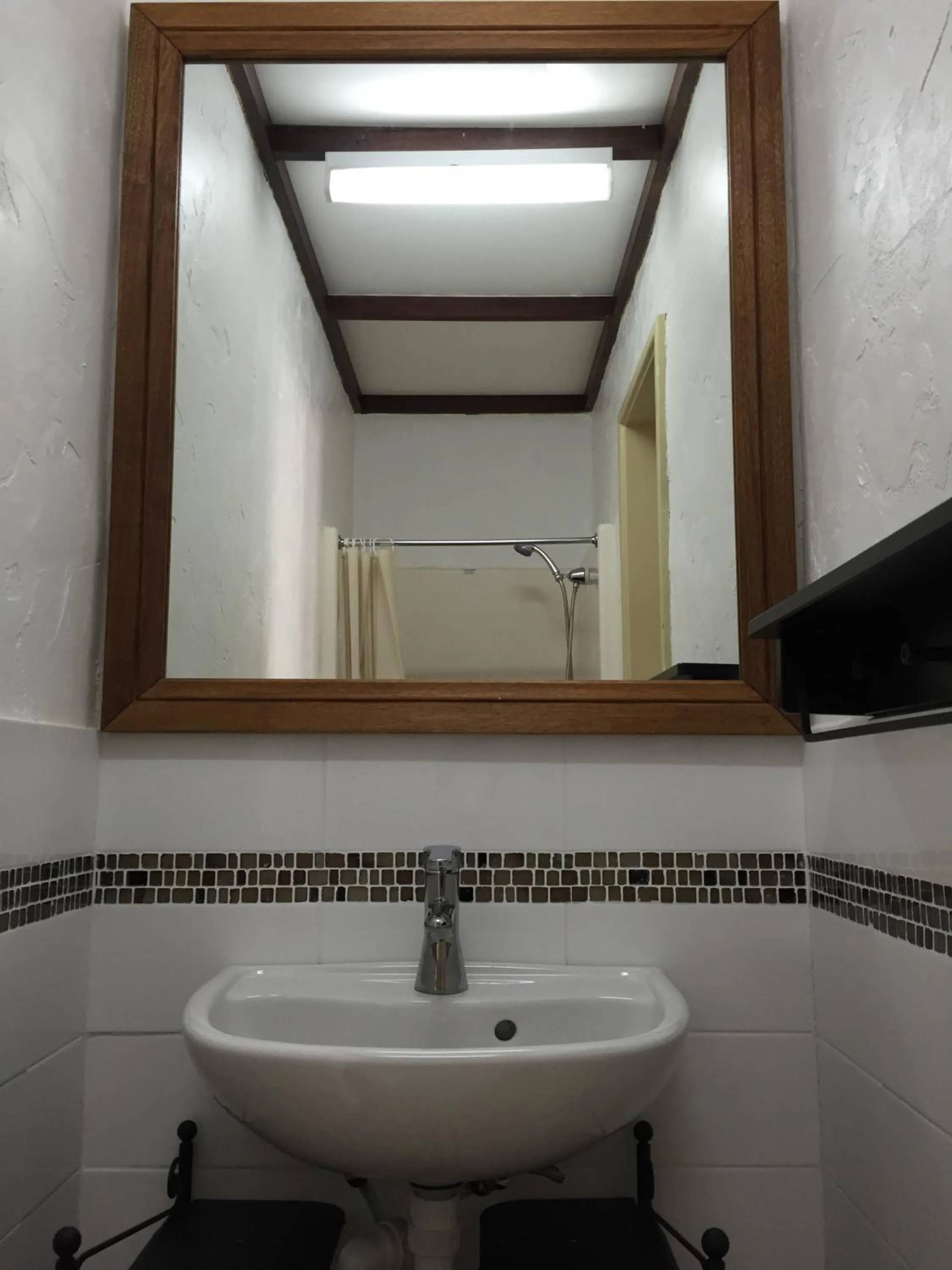 Bathroom in Hay Street Traveller's Inn