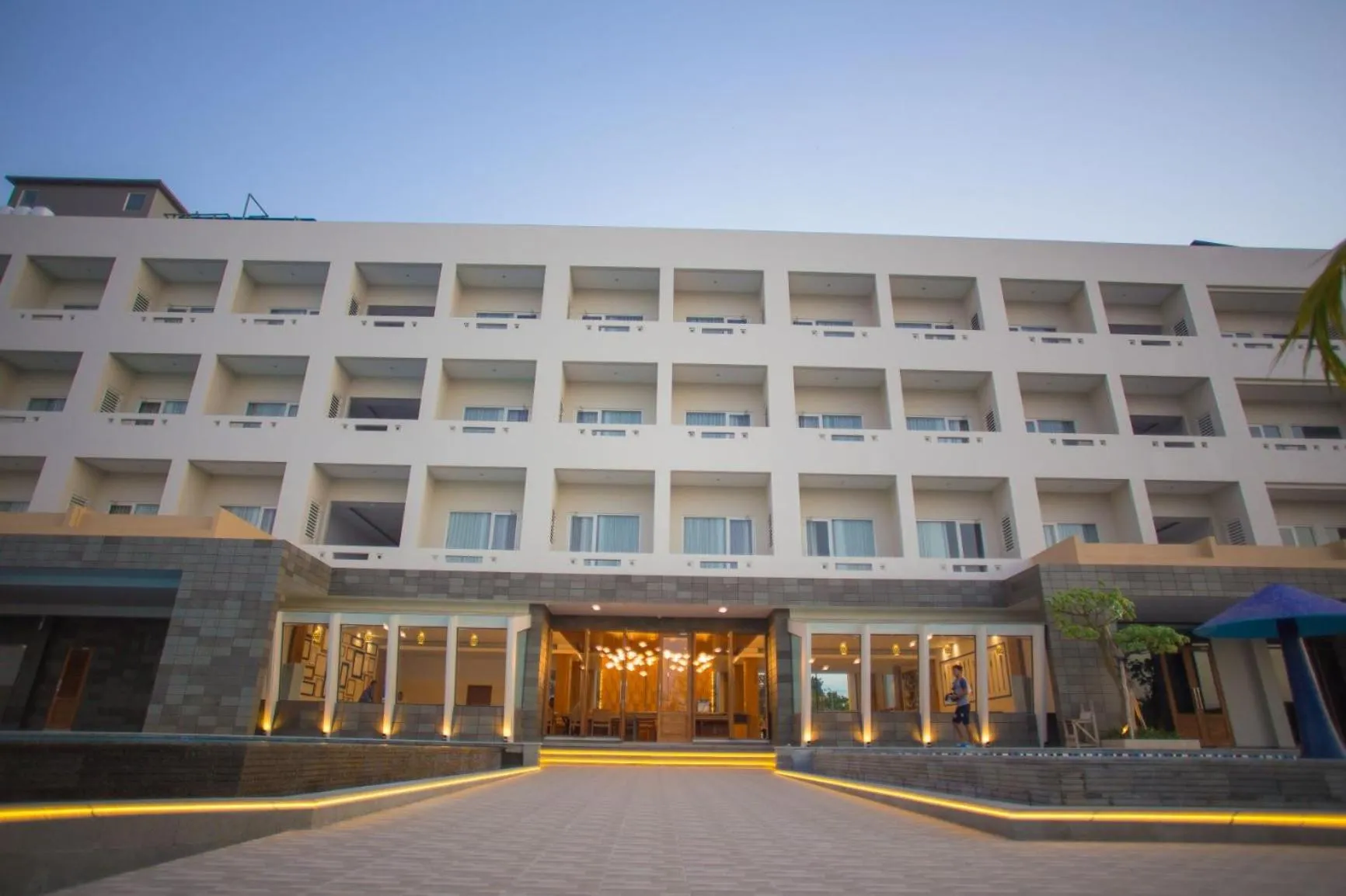 Property building in Pollos Hotel & Gallery