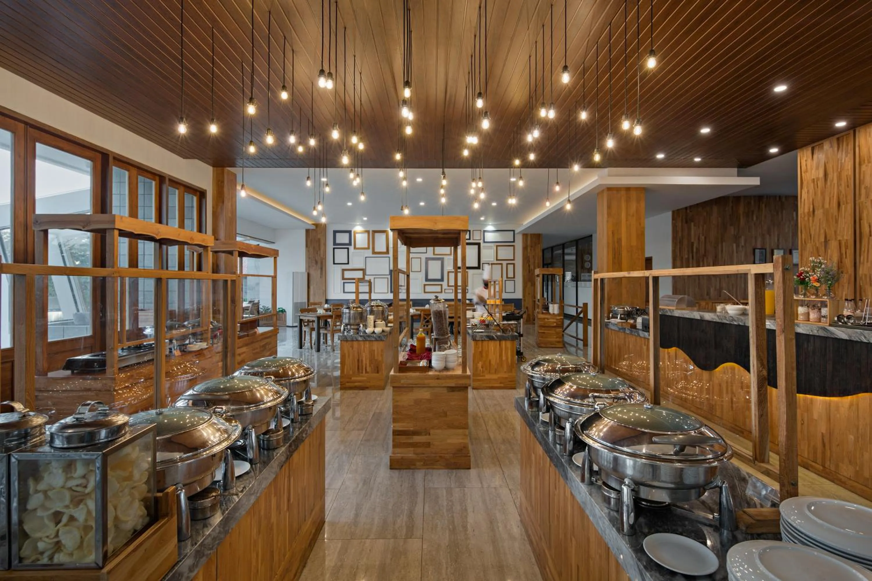 Restaurant/places to eat in Pollos Hotel & Gallery