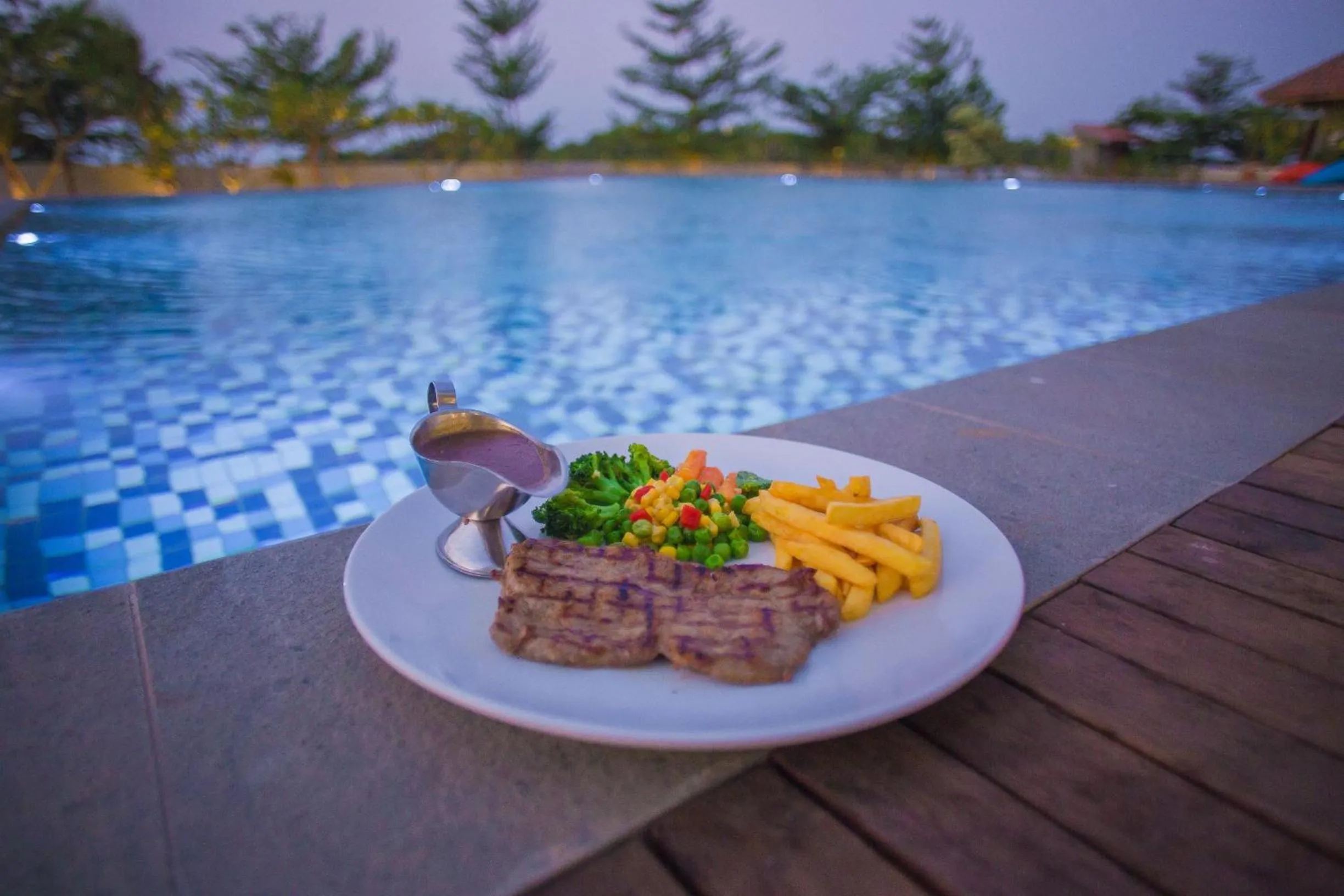 Food and drinks in Pollos Hotel & Gallery