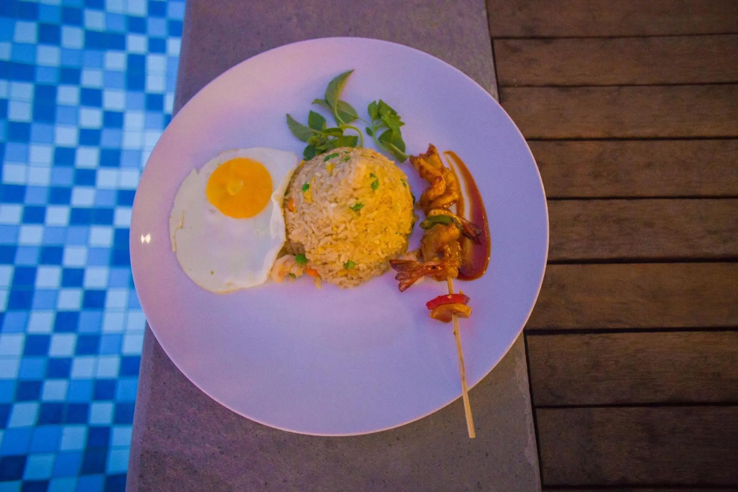 Food in Pollos Hotel & Gallery