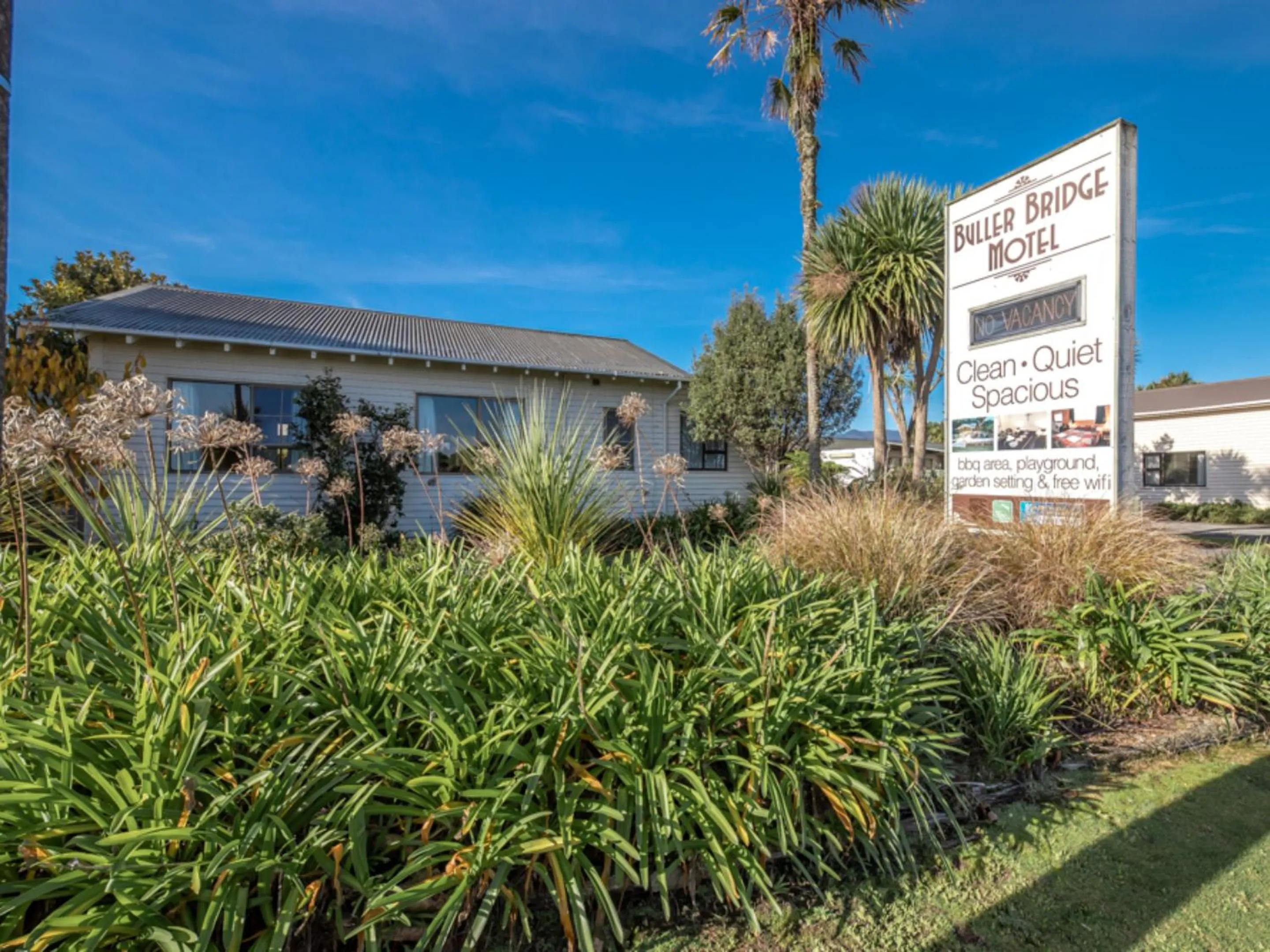 Facade/entrance in Buller Bridge Motel
