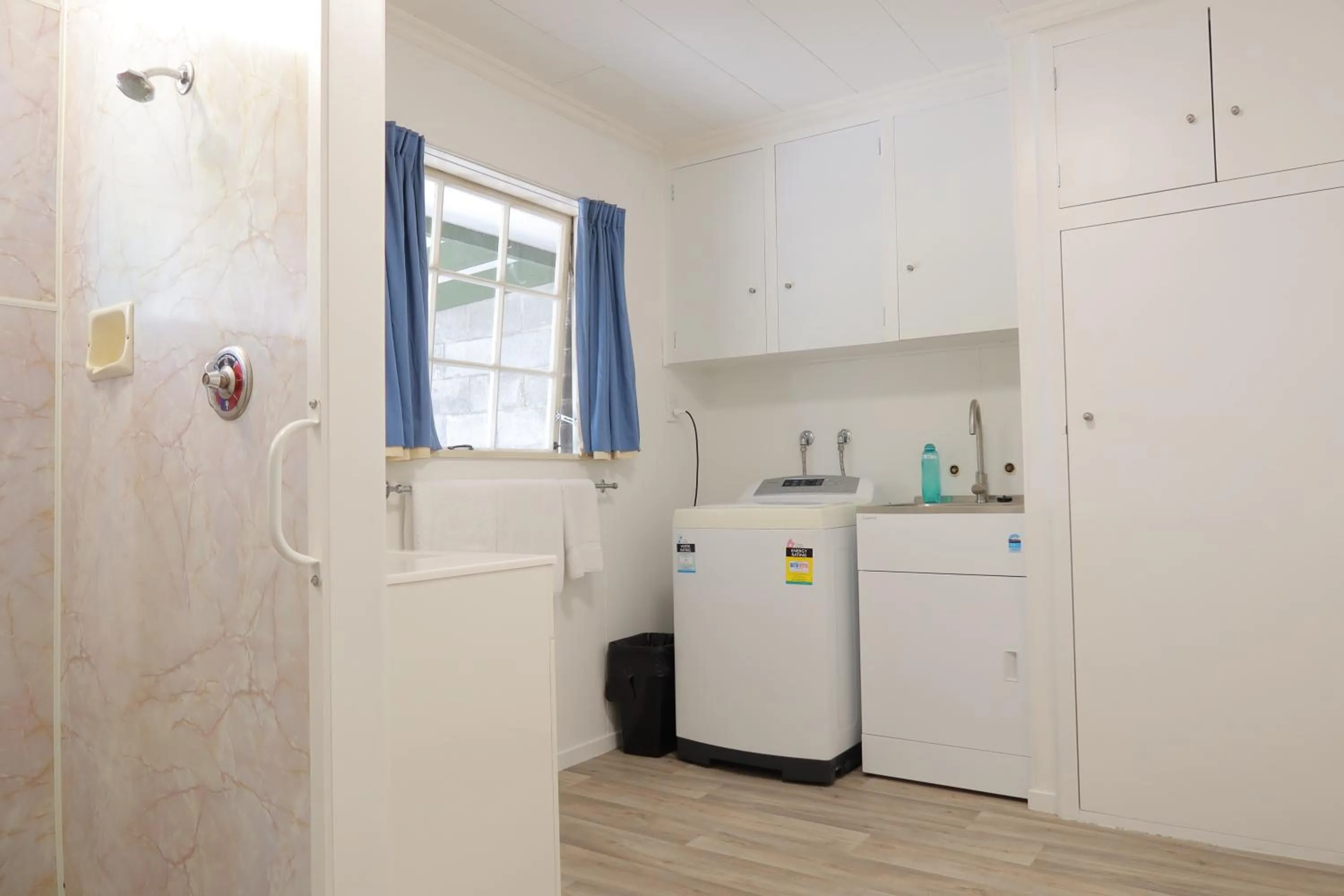 Bathroom in Colonial Motel