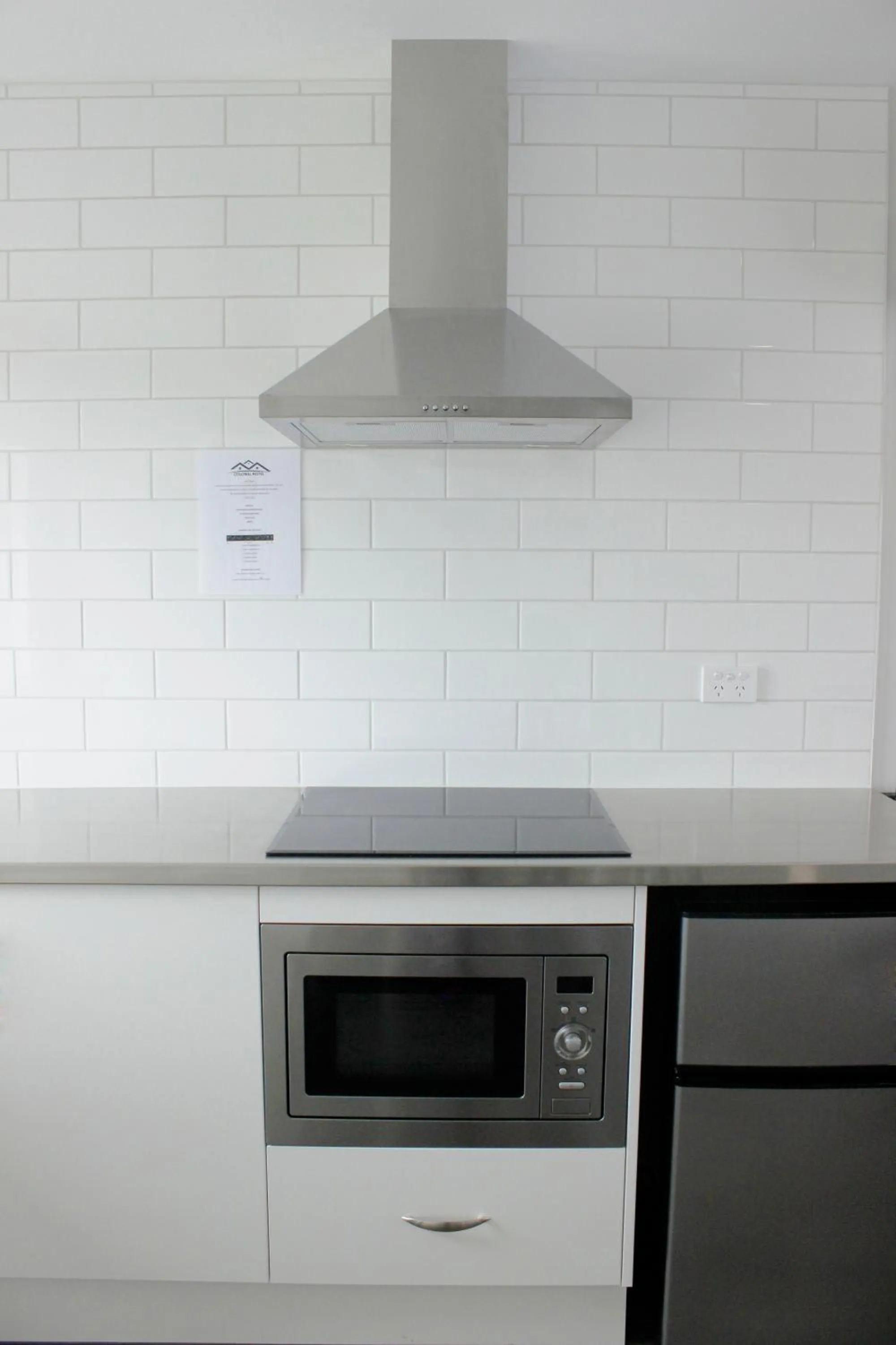 Kitchen or kitchenette in Colonial Motel