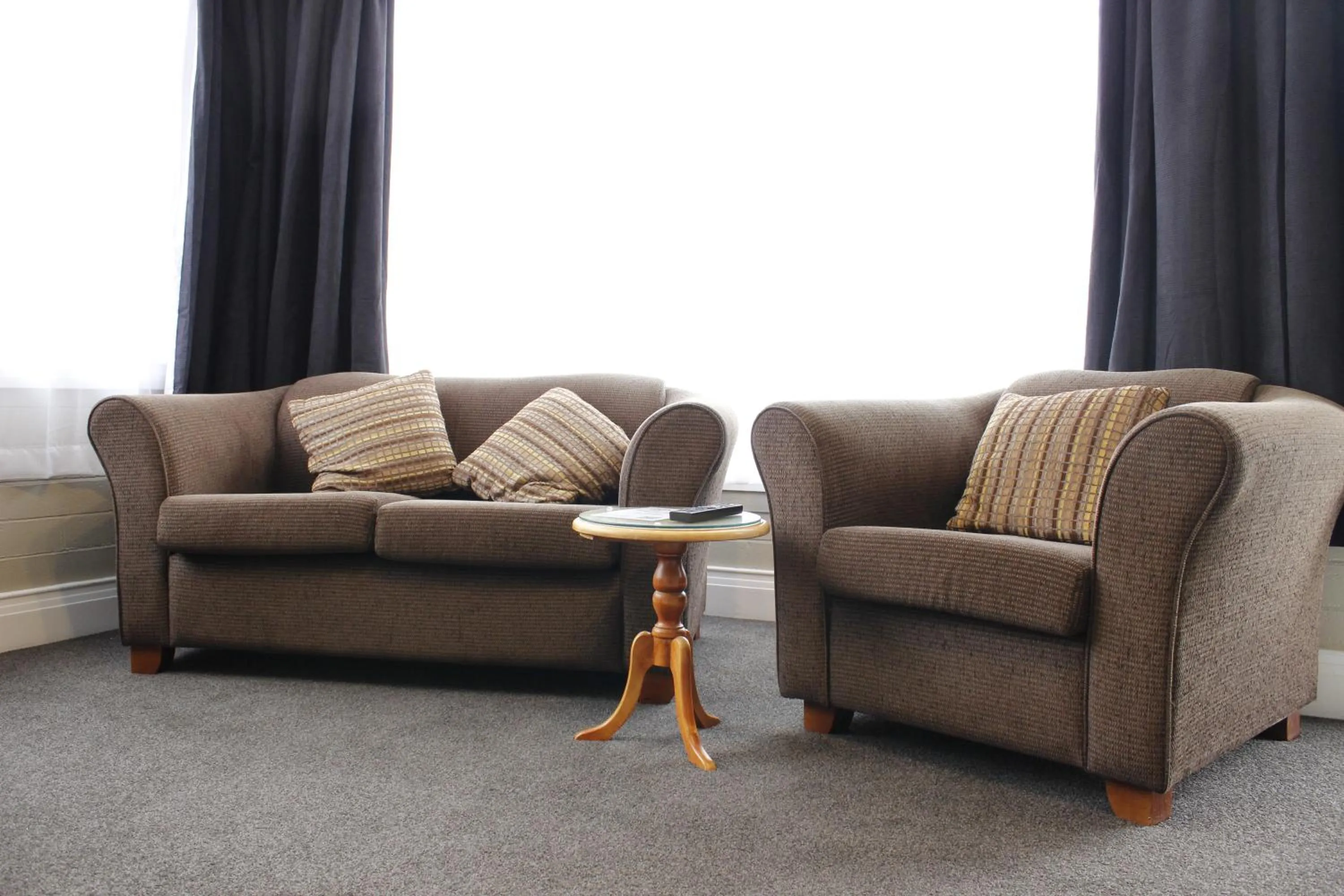 Living room in Colonial Motel