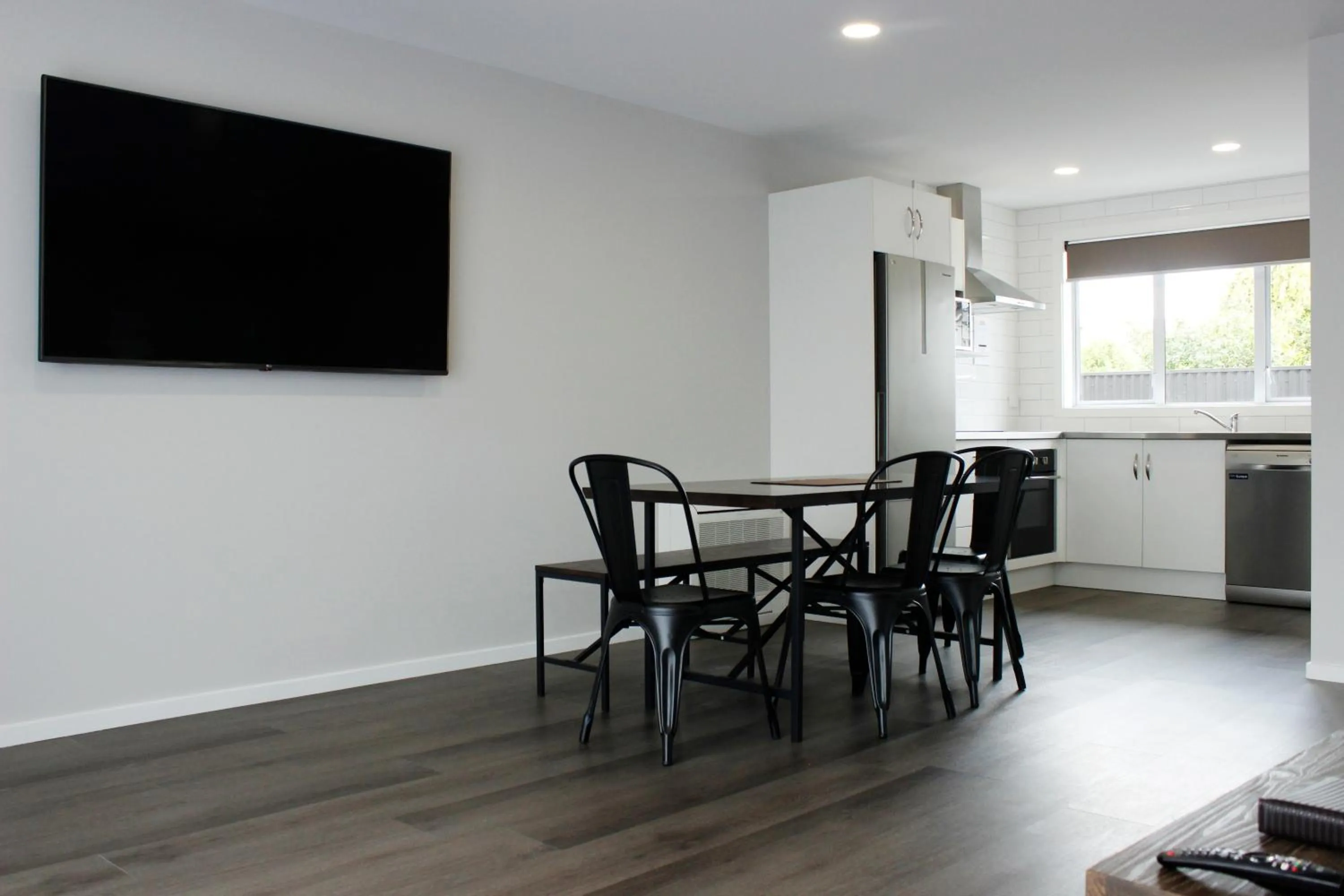 Dining area in Colonial Motel