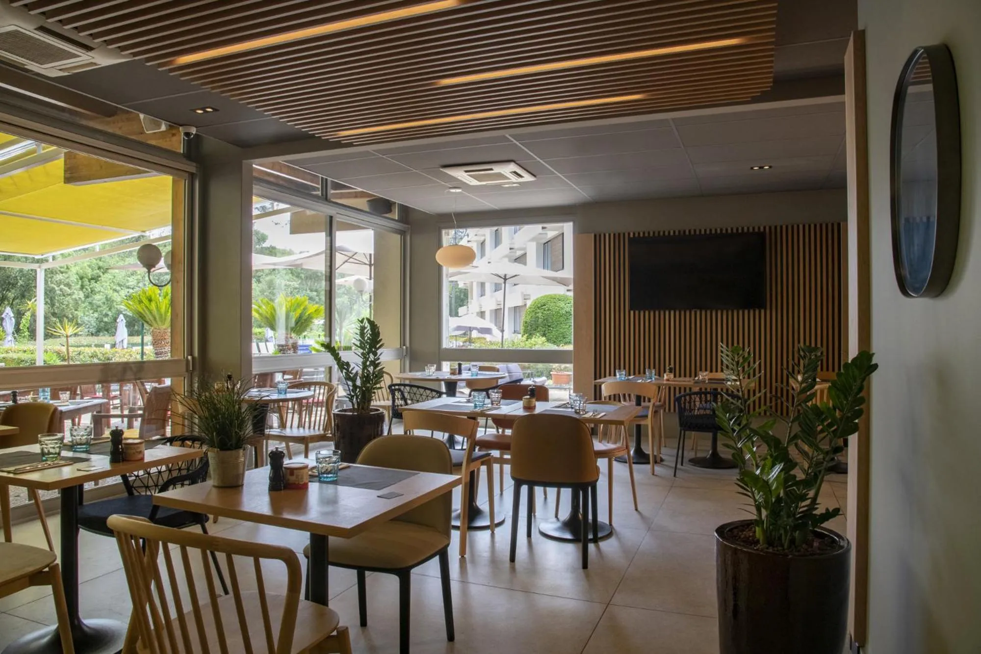 Restaurant/places to eat in Novotel Antibes Sophia Antipolis