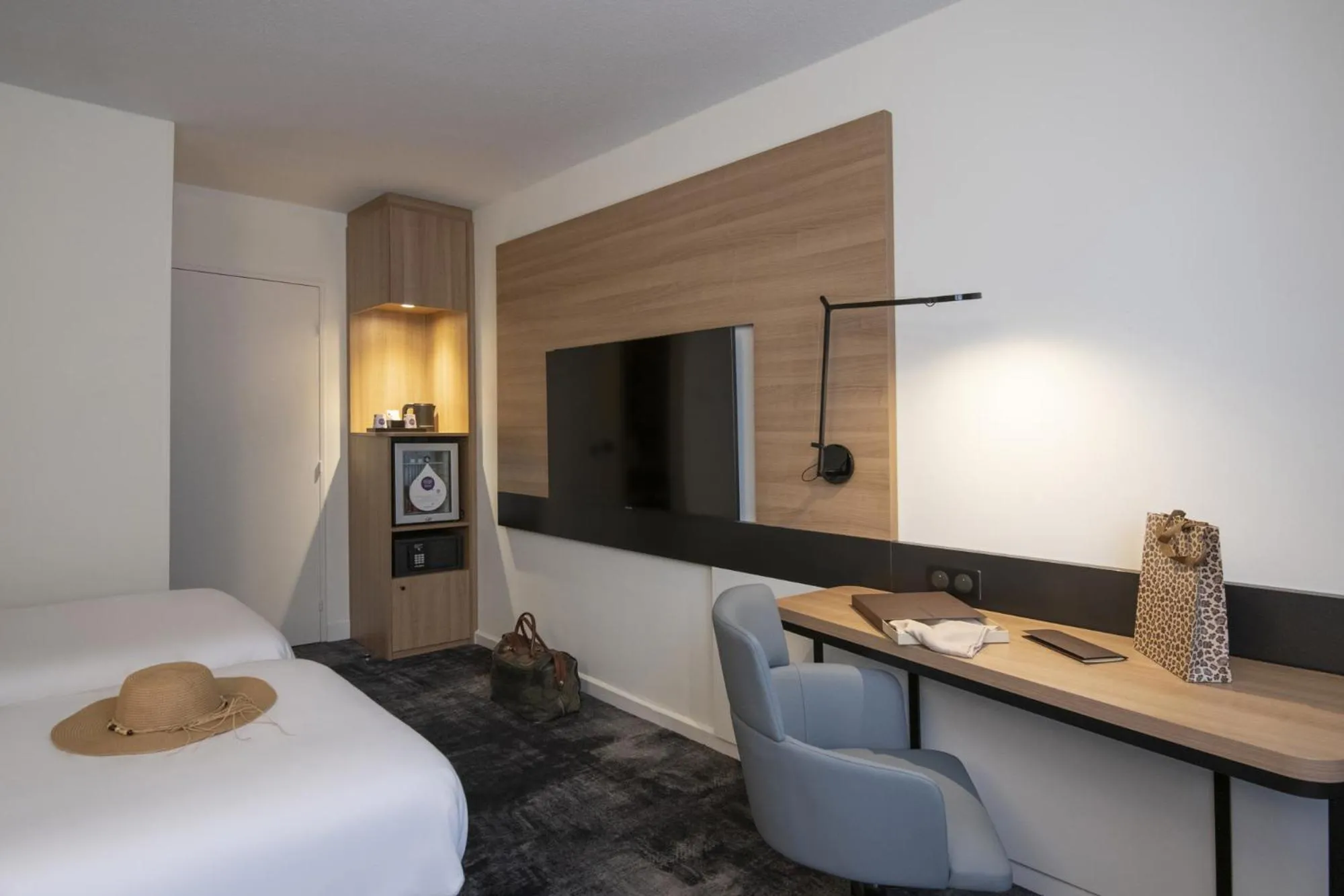 Bedroom, Bed in Novotel Antibes Sophia Antipolis