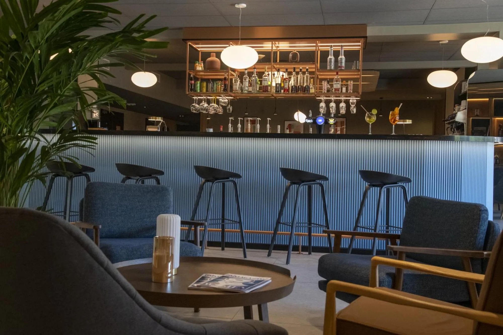 Lounge or bar in Novotel Antibes Sophia Antipolis