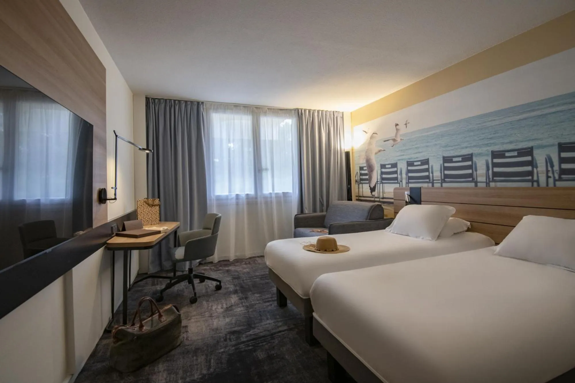 Bedroom, Bed in Novotel Antibes Sophia Antipolis