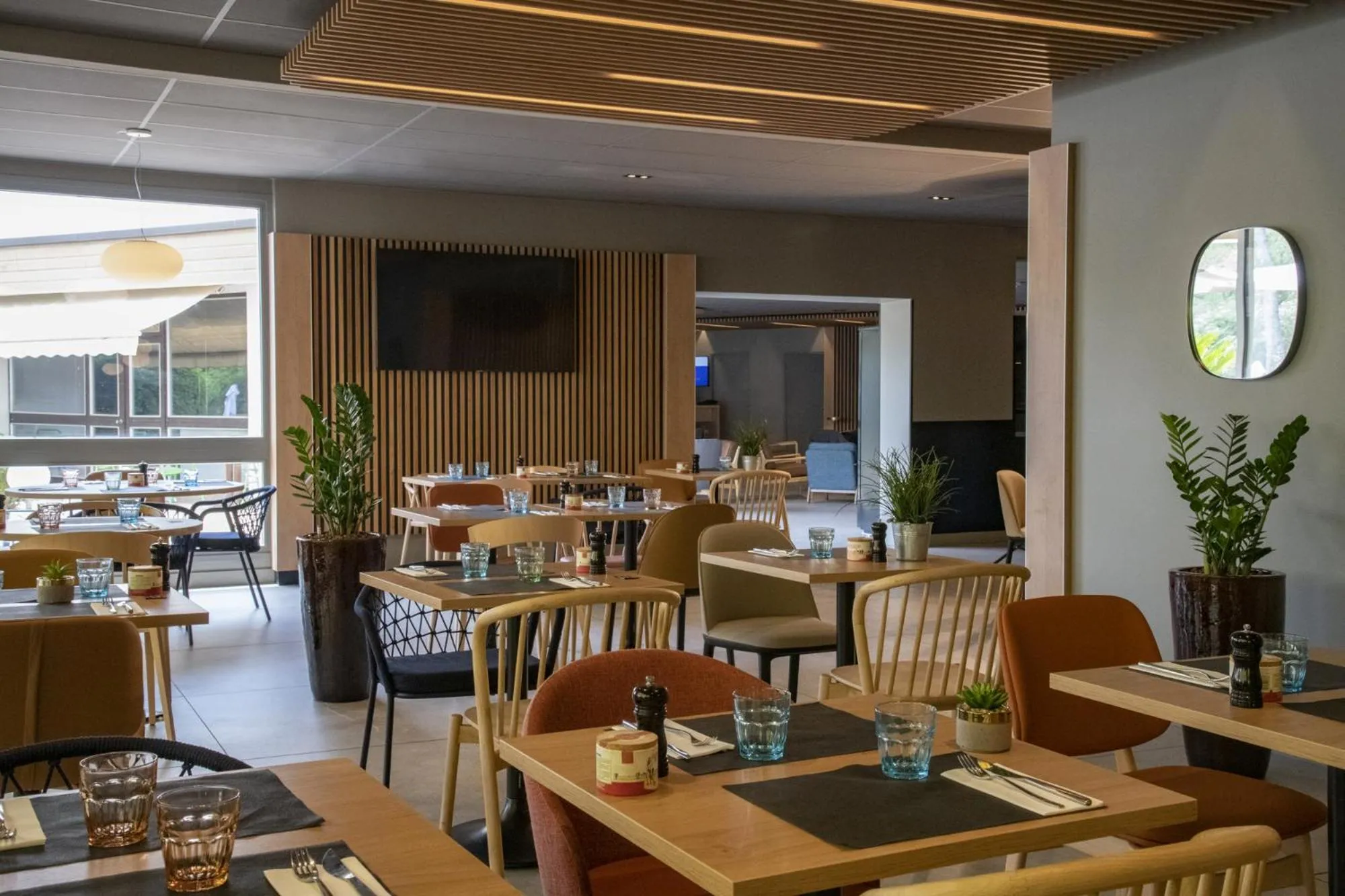 Restaurant/places to eat in Novotel Antibes Sophia Antipolis
