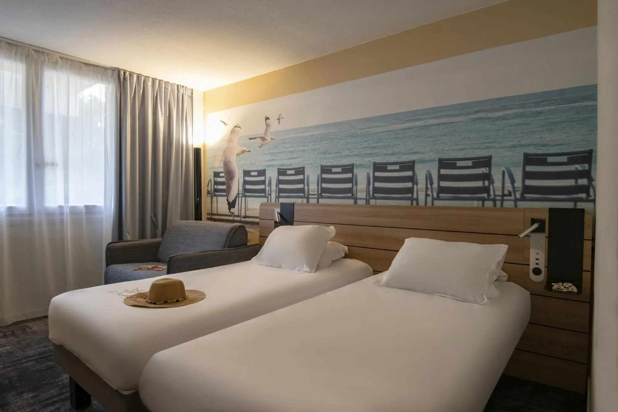 Bedroom, Bed in Novotel Antibes Sophia Antipolis