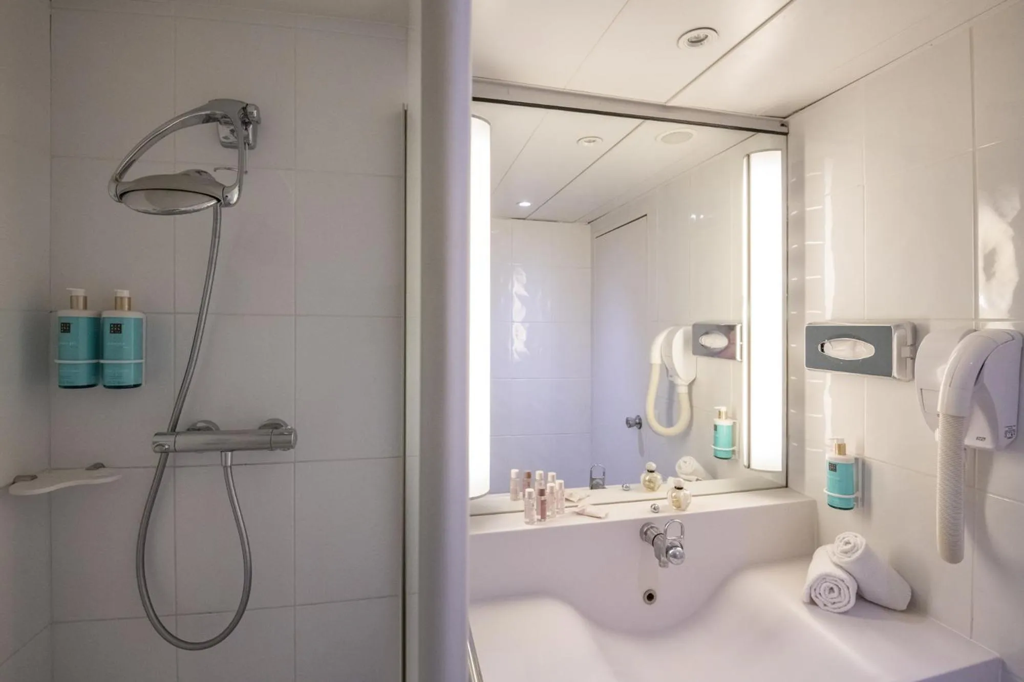 Bathroom in Novotel Antibes Sophia Antipolis