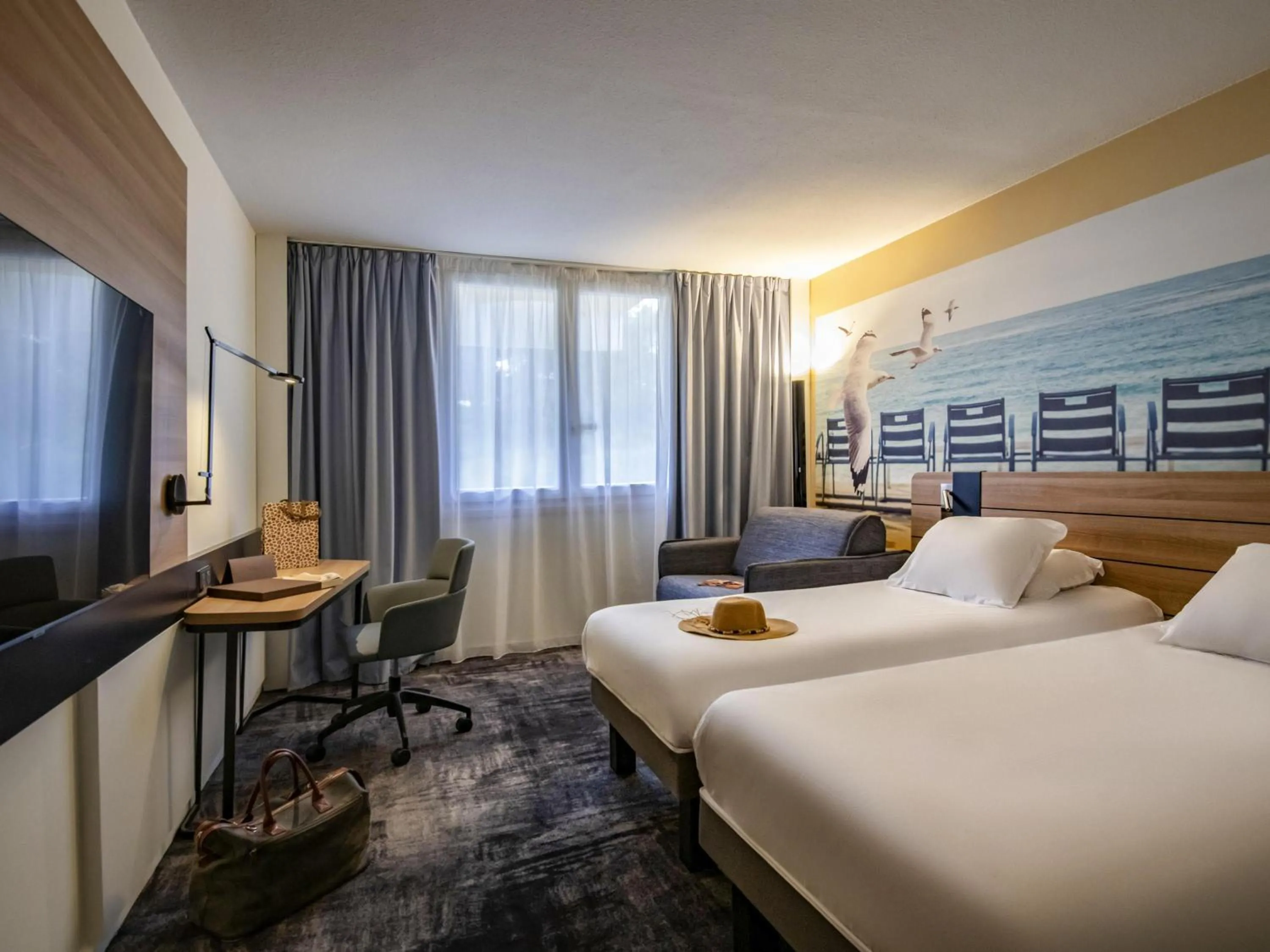 Bedroom, Bed in Novotel Antibes Sophia Antipolis