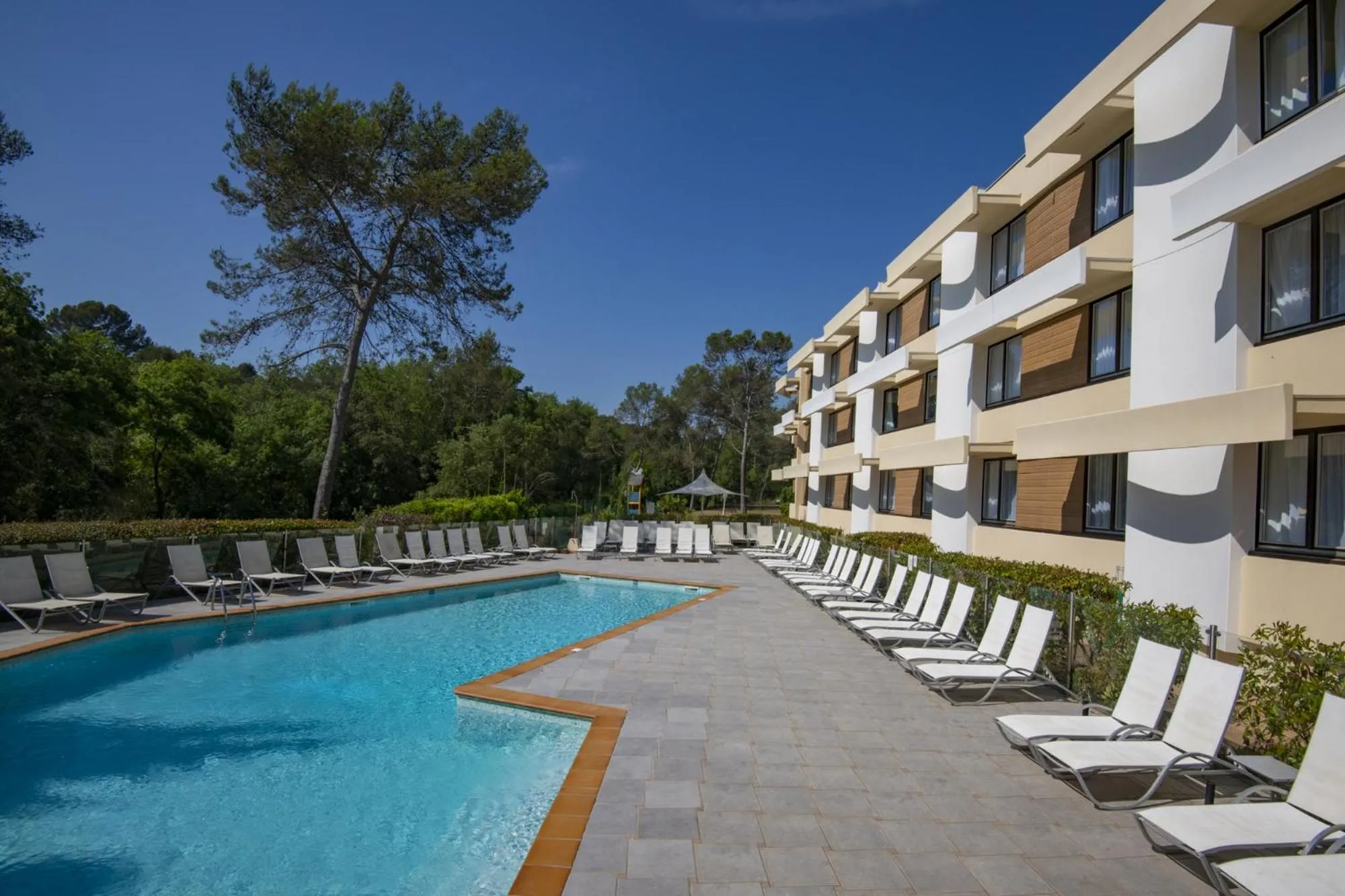 Swimming pool in Novotel Antibes Sophia Antipolis